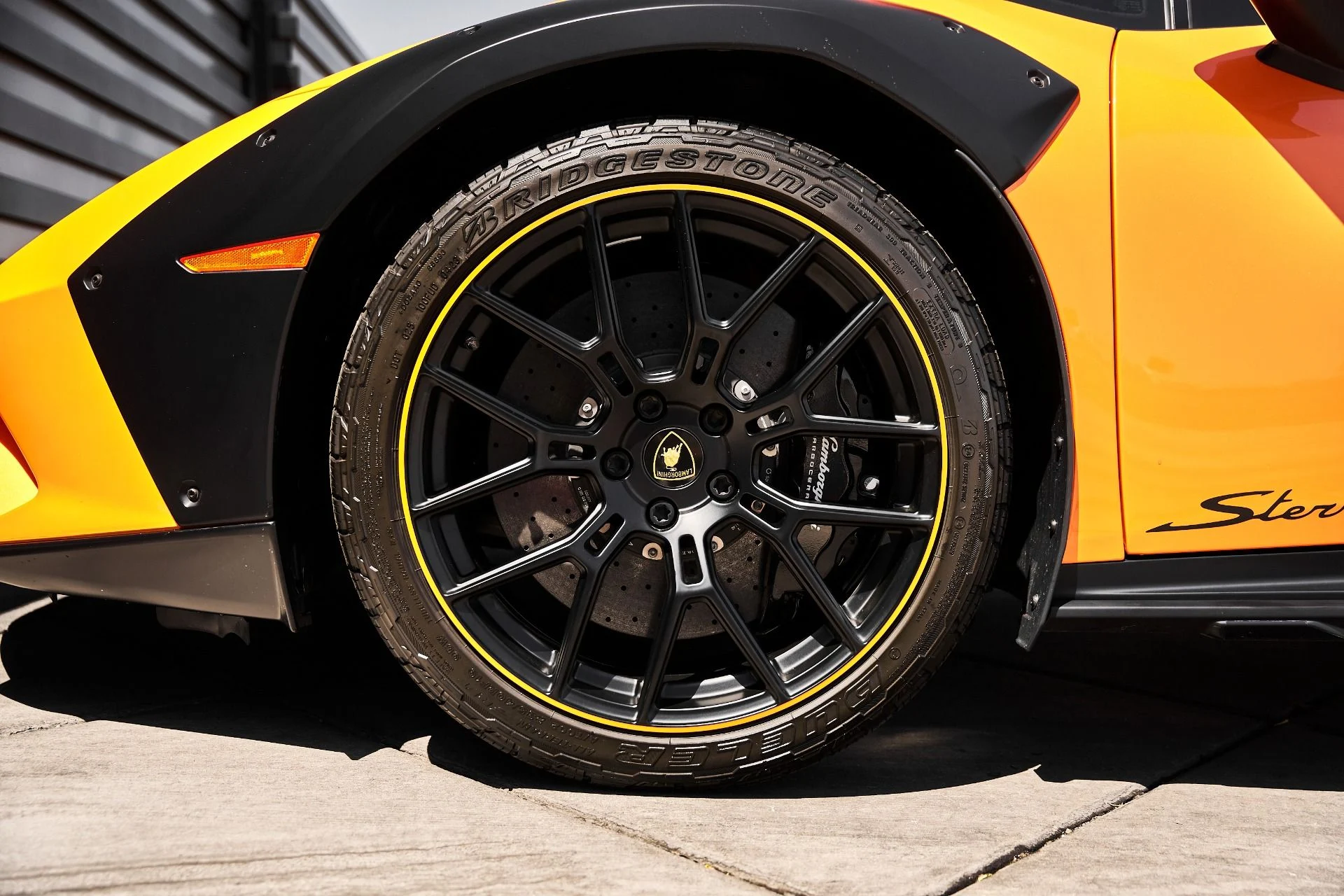 mph002_1135974855_Used_2023_Lamborghini_Huracan_Sterrato_Base_1776823384_9b890357e3