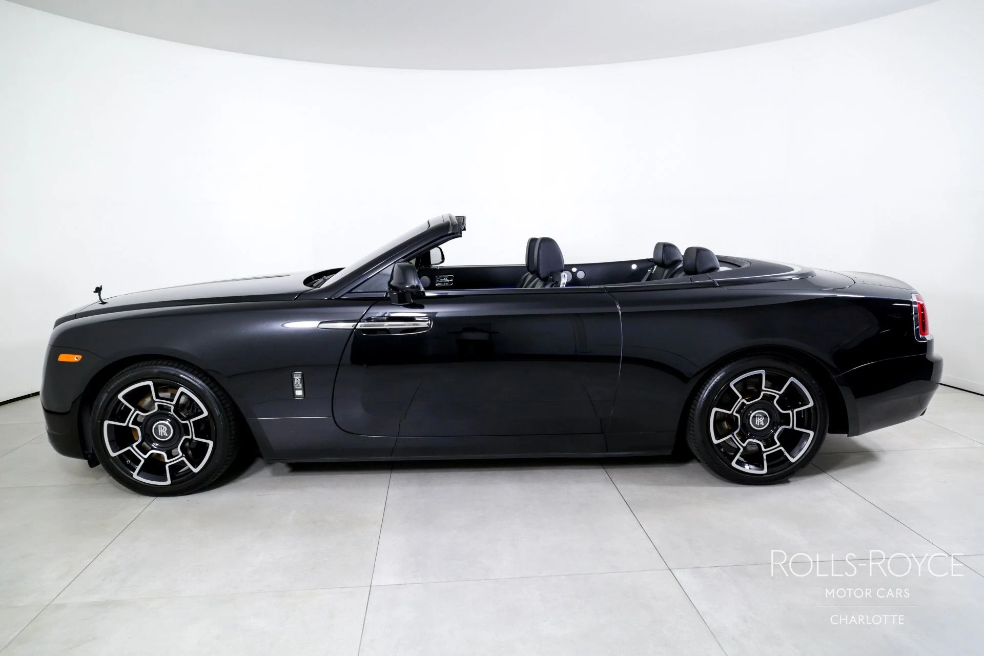 mph002_1142272385_Used_2018_Rolls_Royce_Black_Badge_Dawn_1747071479_38c98ba02f