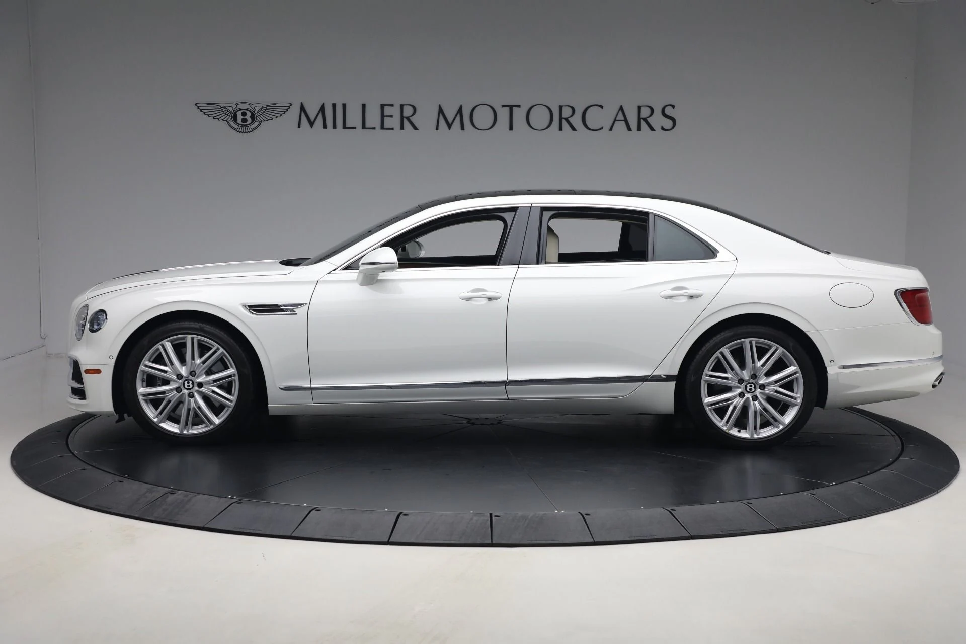 mph002_1157399844_Used_2024_Bentley_Flying_Spur_Hybrid_97e3b93177
