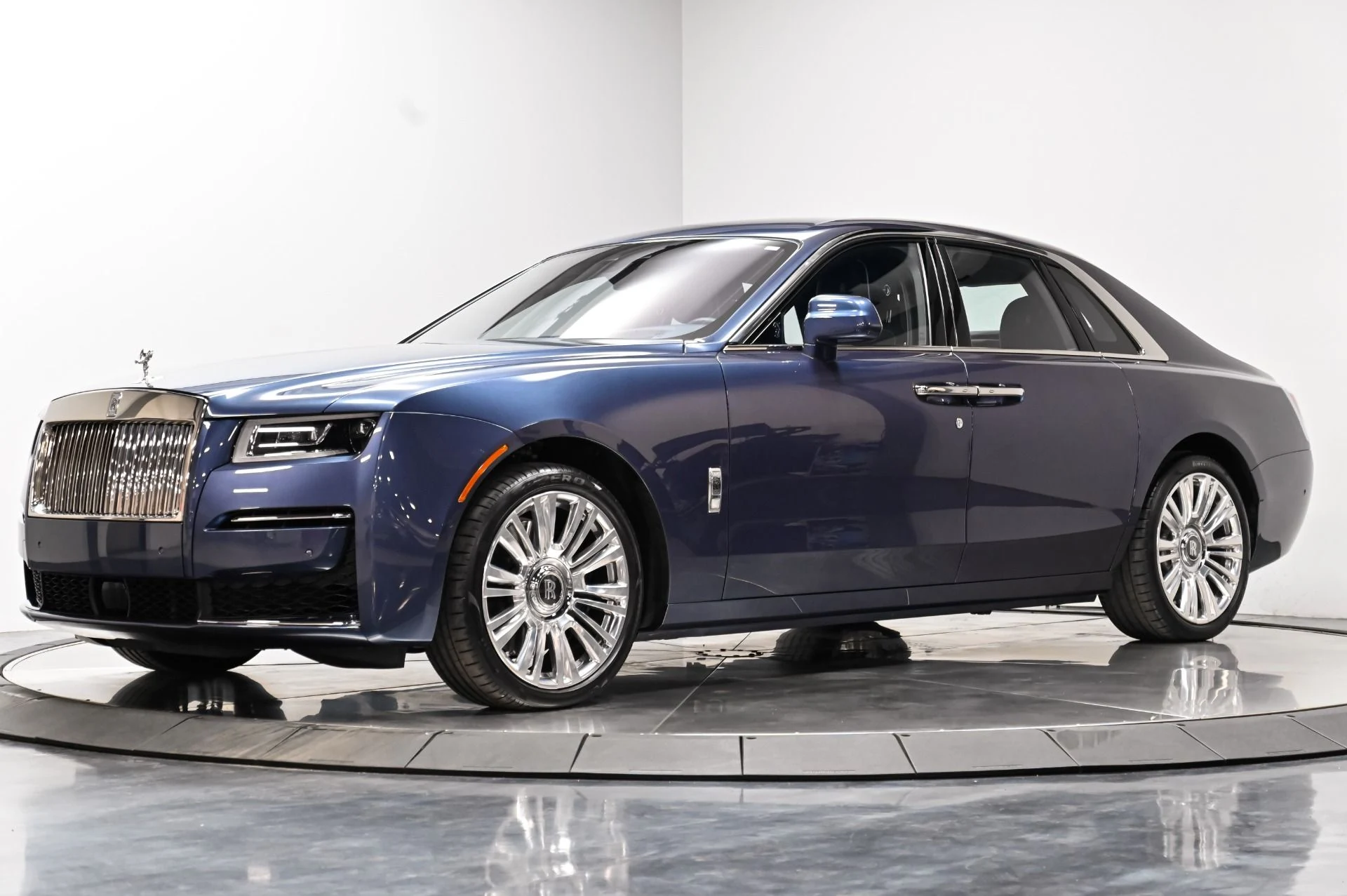 mph002_1161119327_Used_2021_Rolls_Royce_Ghost_Base_1788893132_740e6ea5b0