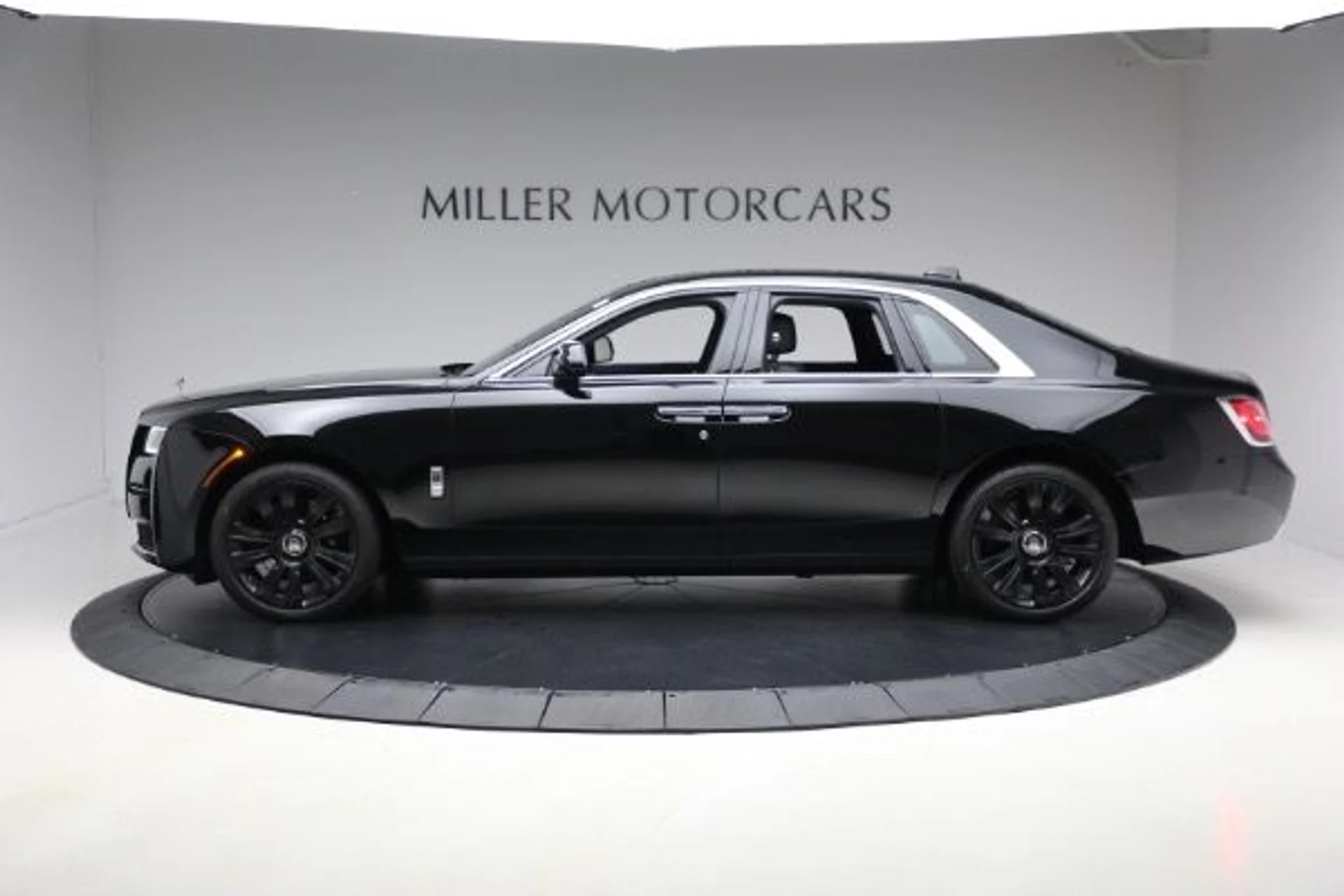 mph002_1167429997_Used_2021_Rolls_Royce_Ghost_bc8e935c14