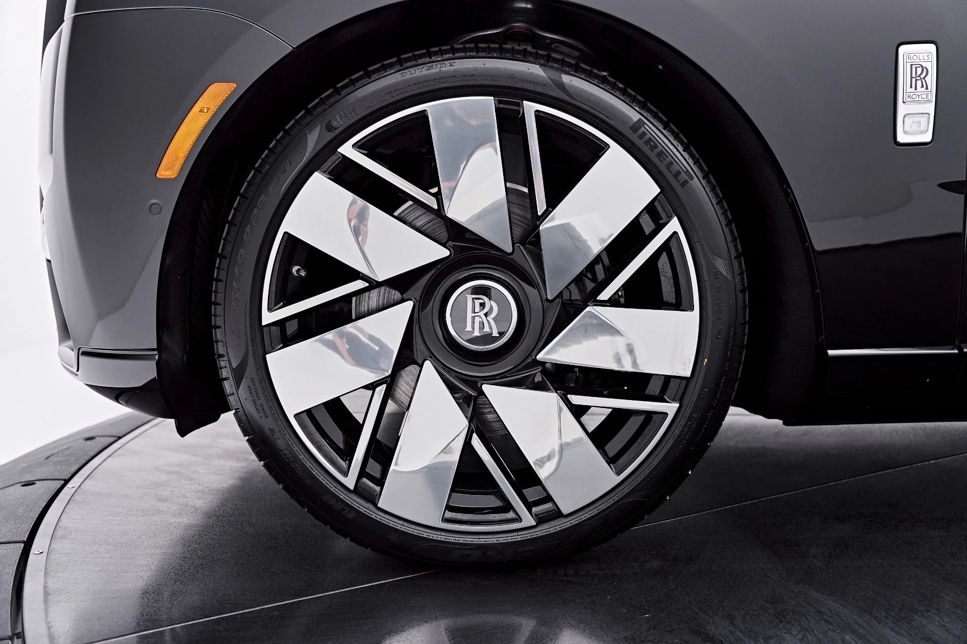 mph002_1174980478_Used_2026_Rolls_Royce_Cullinan_Base_1788023363_2c2968d489