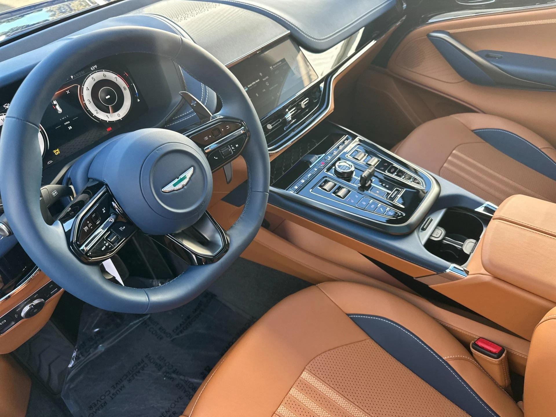 mph002_1174983941_New_2025_Aston_Martin_DBX_707_1761314789_77687cc542