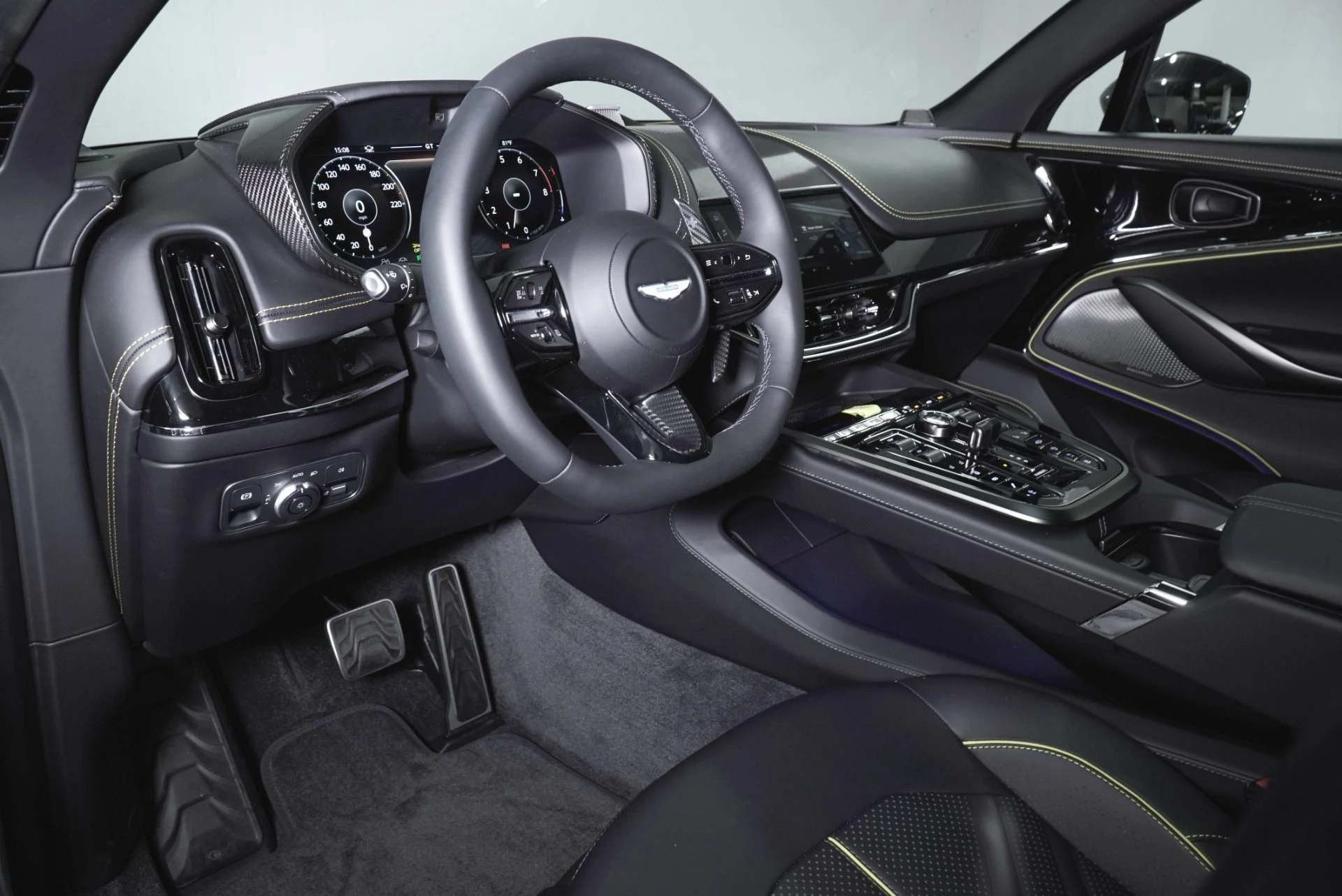 mph002_1175954689_New_2026_Aston_Martin_DBX_S_1781894781_146ba392f5