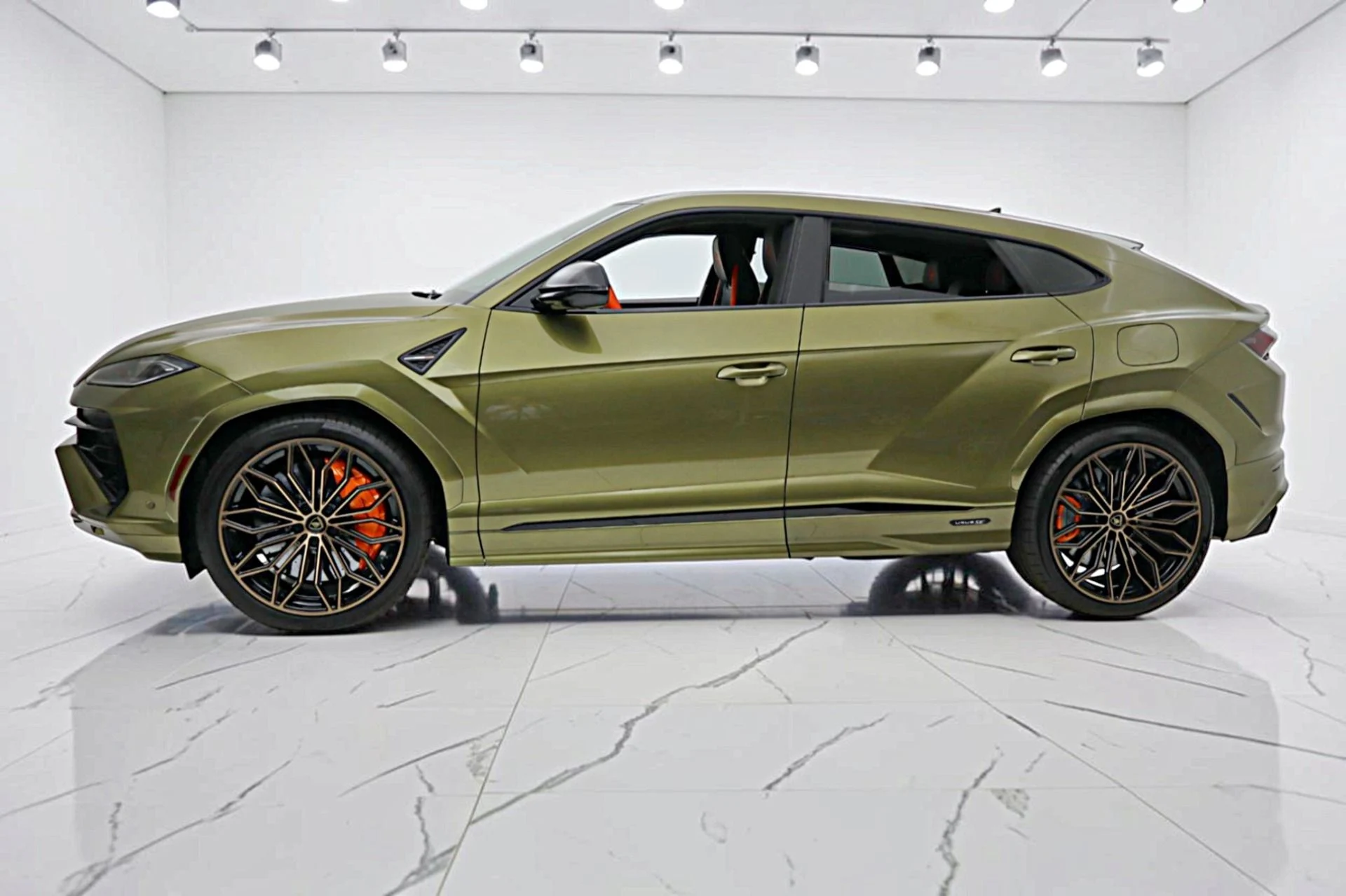 mph002_1186584148_Used_2026_Lamborghini_Urus_SE_b29ec307ab