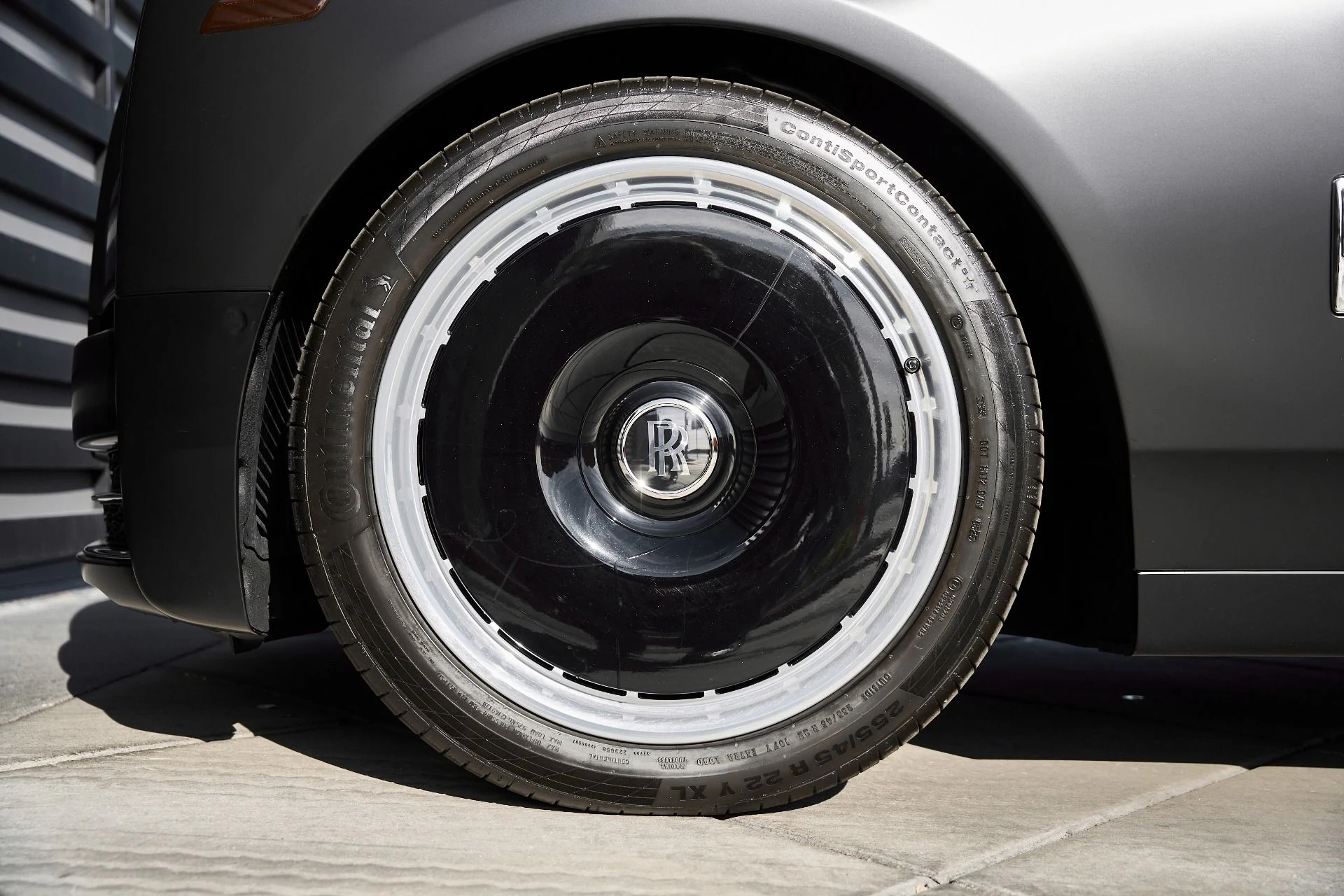 mph002_1189608982_Used_2025_Rolls_Royce_Phantom_Base_1769480857_b7957b3559