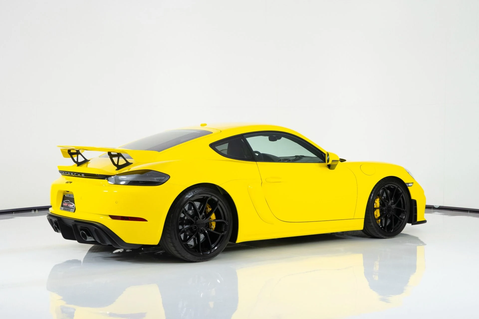 mph002_1198247385_Used_2022_Porsche_718_Cayman_GT_4_1769546035_6714a2f292