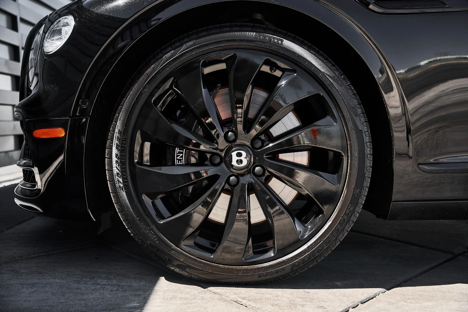 mph002_120452266_Used_2024_Bentley_Flying_Spur_1782150622_74beb03799