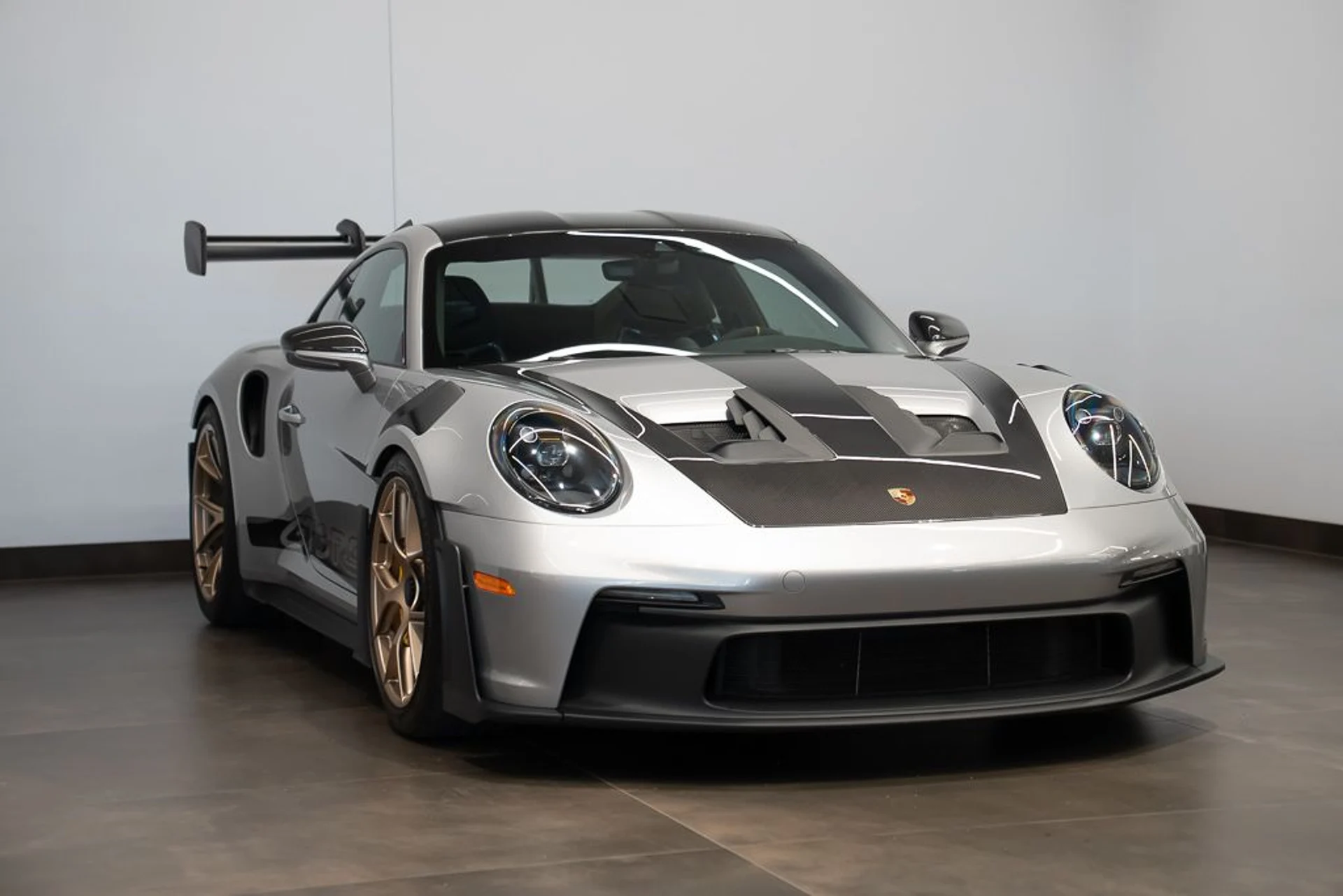 mph002_120924487_porsche_911_2024_2d1f798067
