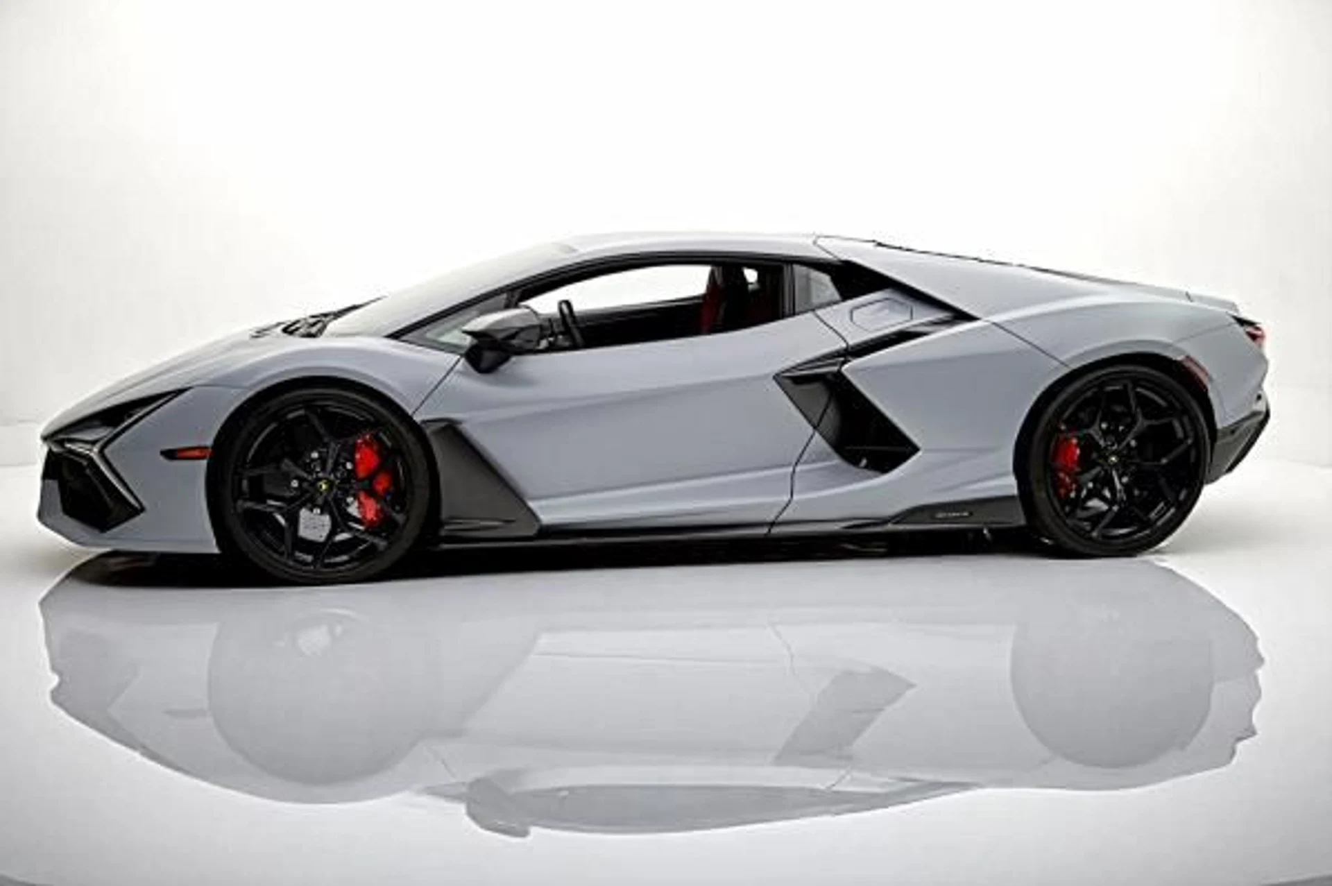 mph002_1211782625_Used_2024_Lamborghini_Revuelto_baca1afb2a