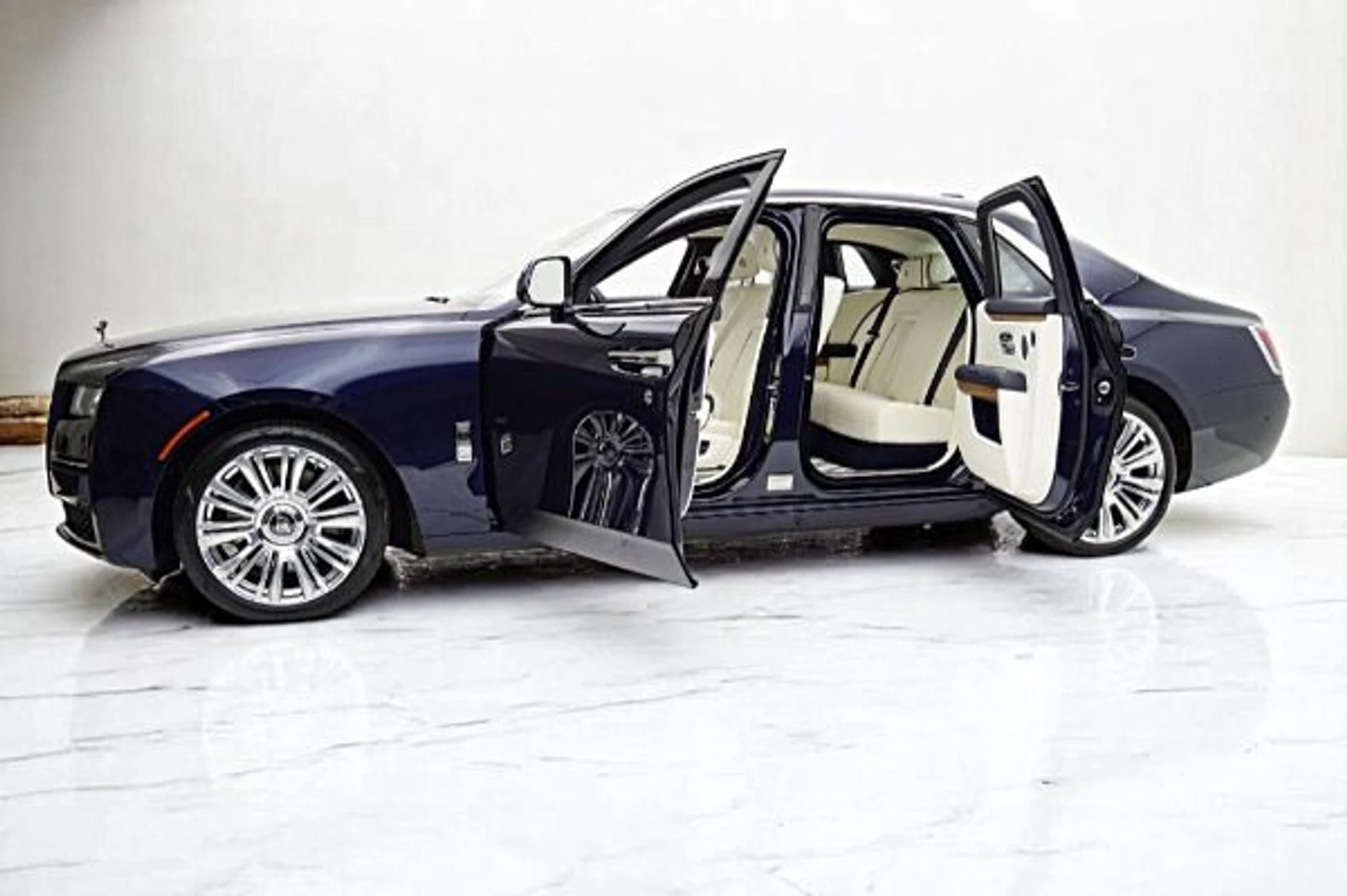mph002_1217060578_Used_2022_Rolls_Royce_Ghost_LEASE_OPTIONS_AVAILABLE_a2e0de84e3