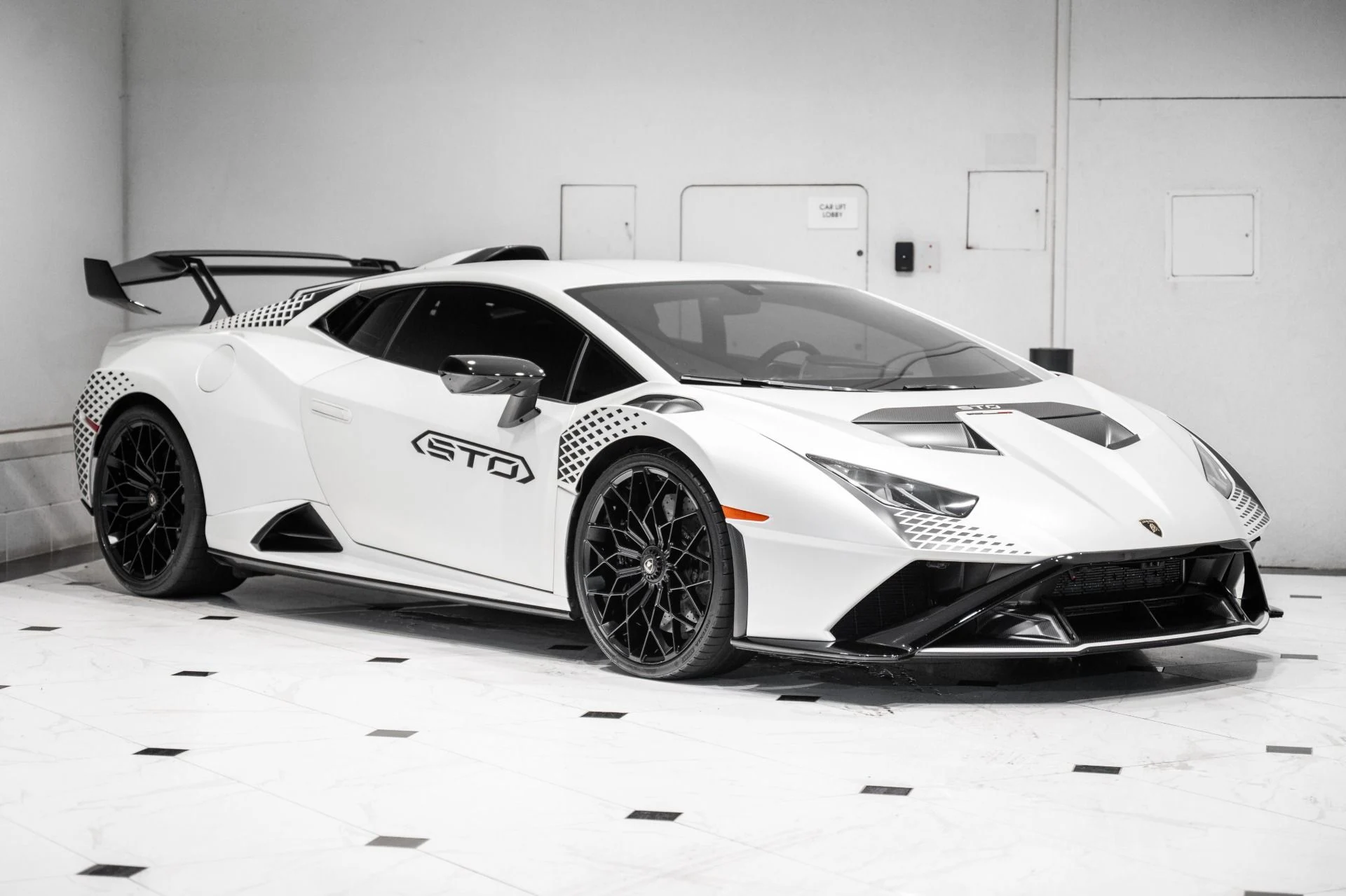 mph002_121762466_Used_2023_Lamborghini_Huracan_STO_STO_1784326294_cba2dc3bf5