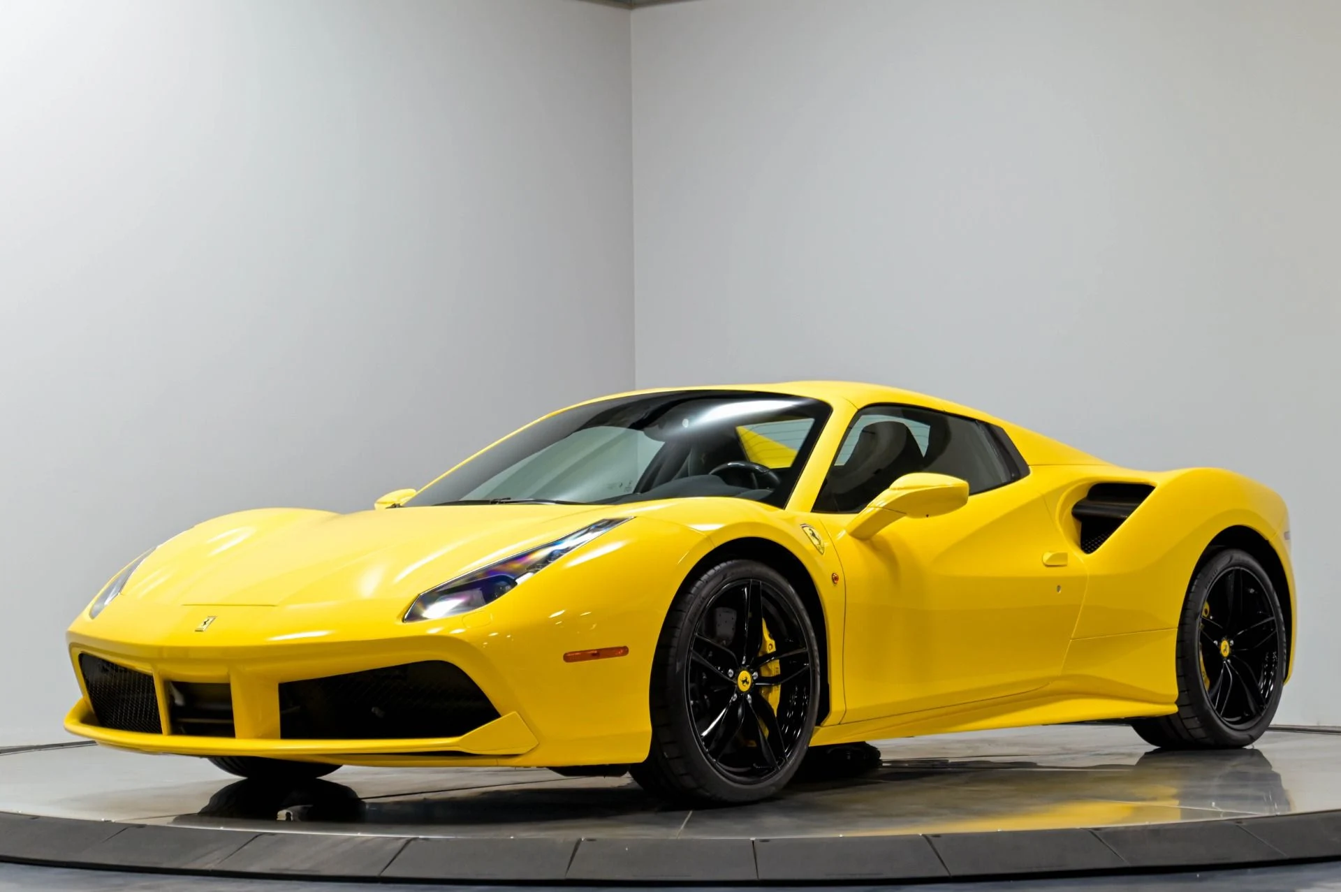 mph002_1231489673_Used_2017_Ferrari_488_Spider_1782313894_90df2d715d