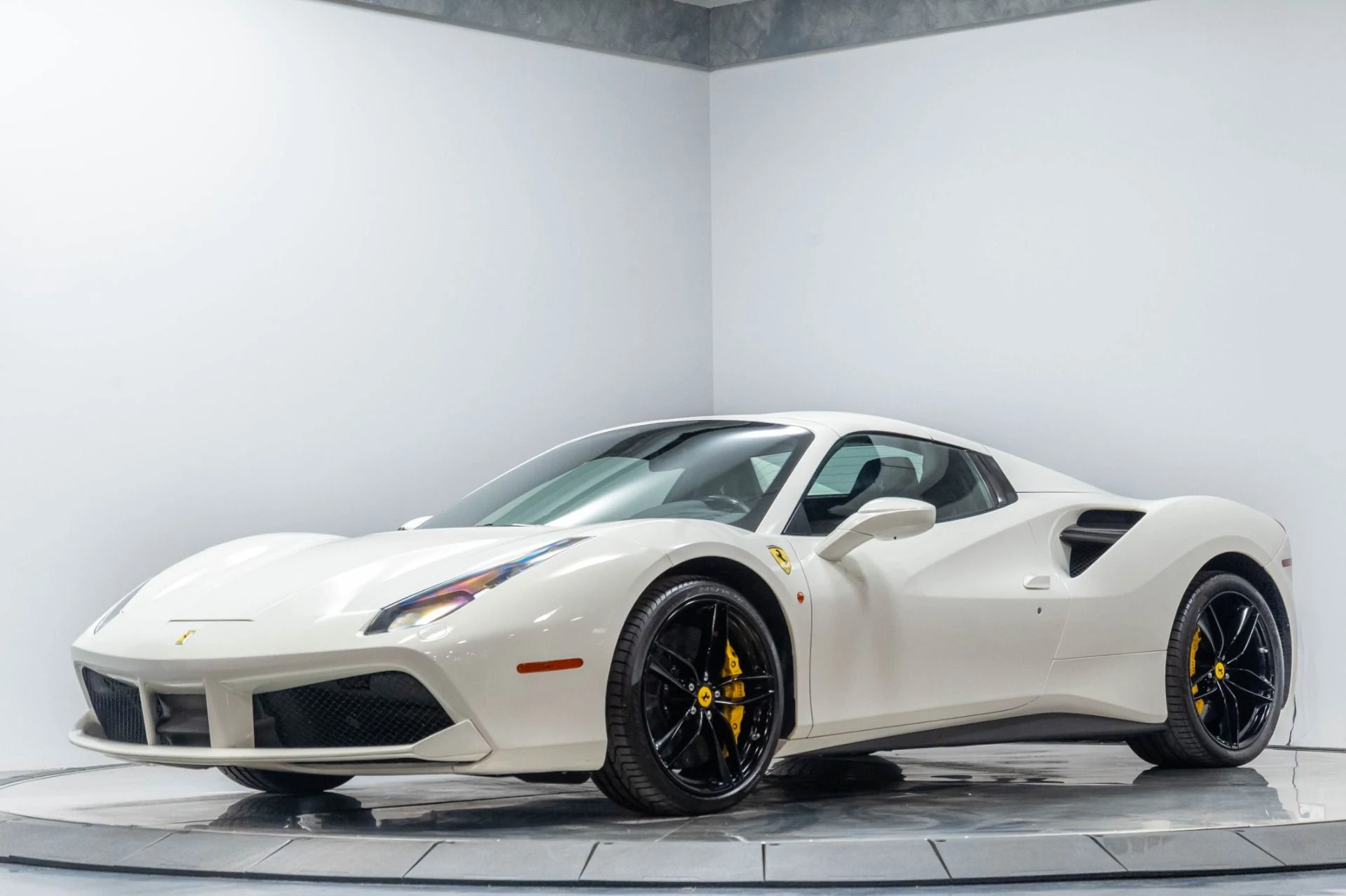 mph002_1234491105_Used_2016_Ferrari_488_Spider_1784843221_4c3a3d731c