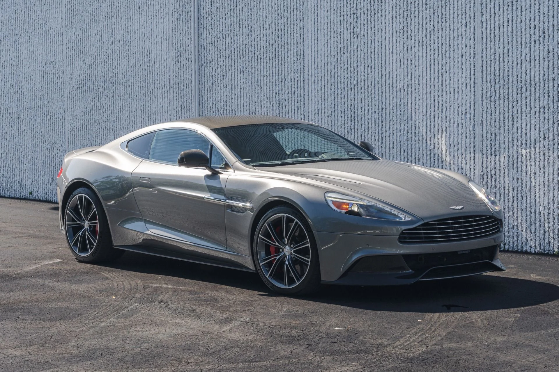 mph002_1238023783_Used_2014_Aston_Martin_Vanquish_w_Quilted_Stitching_Carbon_Interior_Carbon_Exterior_1757455355_dec5be6150