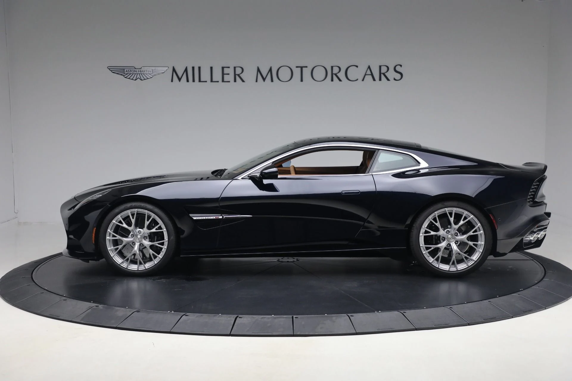 mph002_124168861_New_2026_Aston_Martin_Vanquish_9dbc701b8d