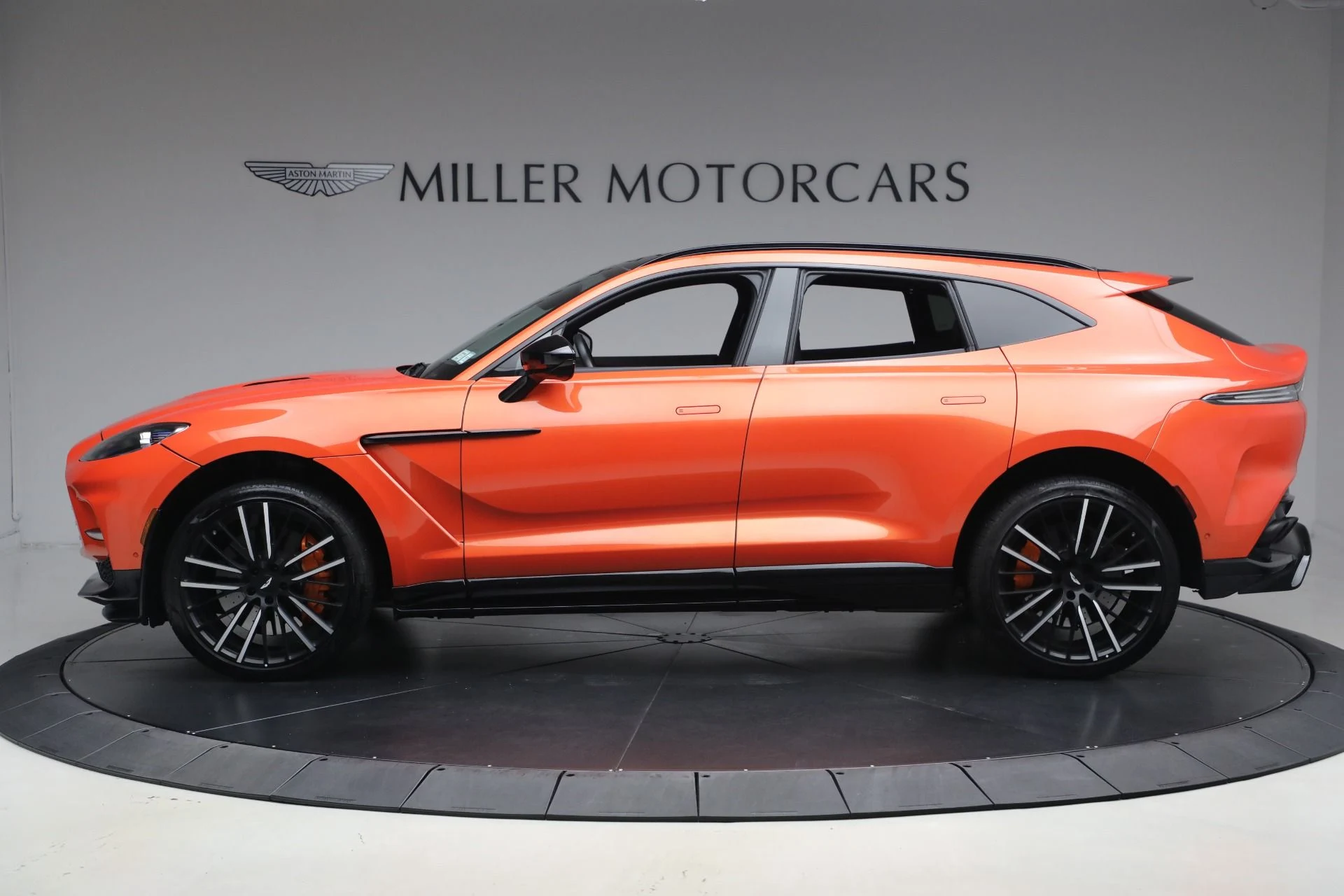 mph002_1268827680_Used_2023_Aston_Martin_DBX_707_1764179336_aca734f8e0
