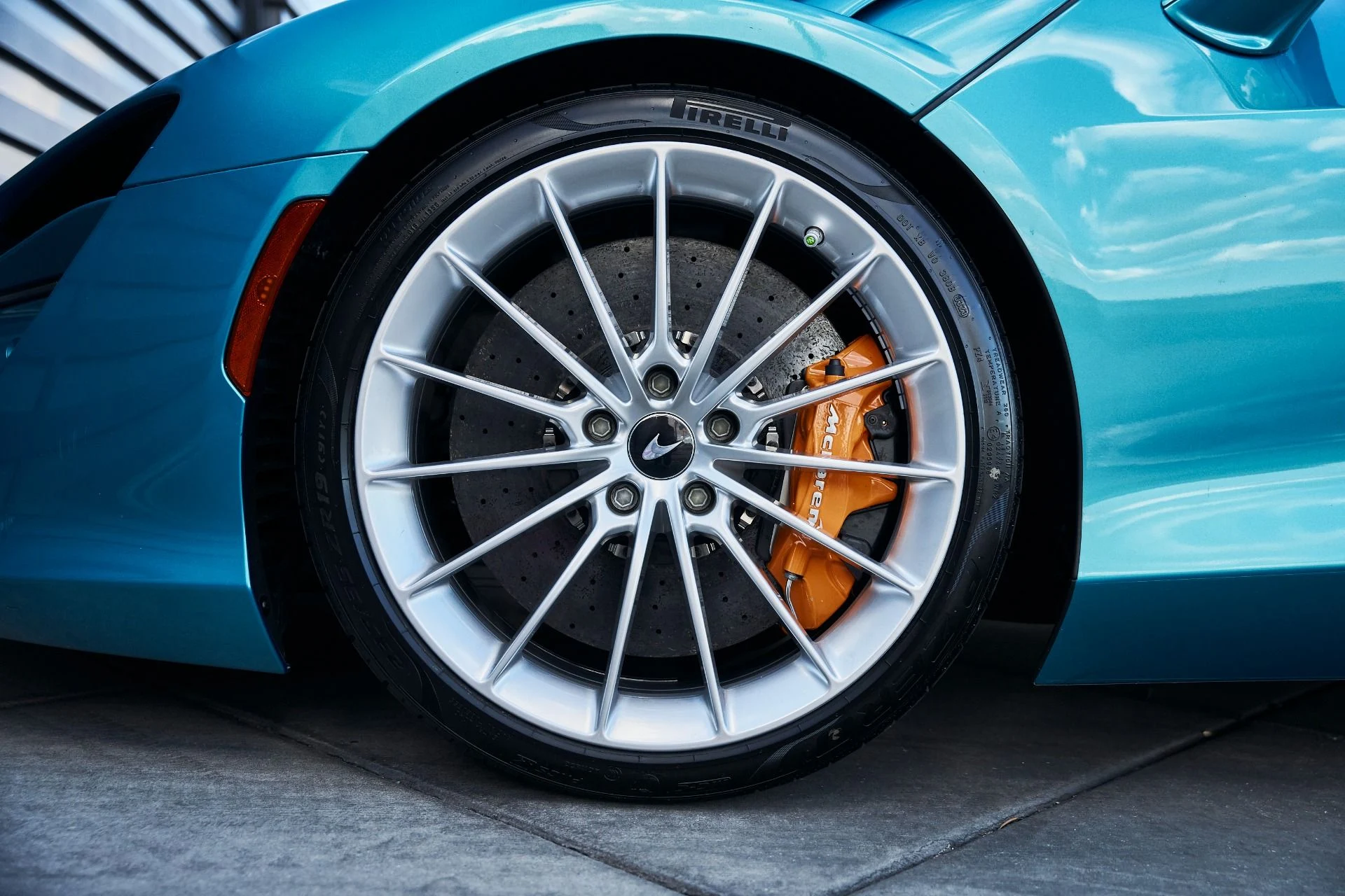 mph002_1277958148_Used_2025_Mc_Laren_Artura_1771382277_130fc79137