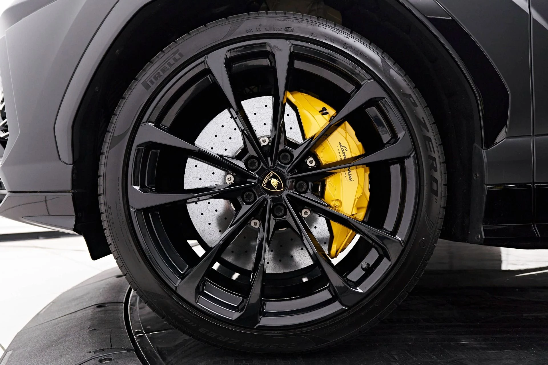 mph002_1286741738_Used_2022_Lamborghini_Urus_1714440387_e4f216f059
