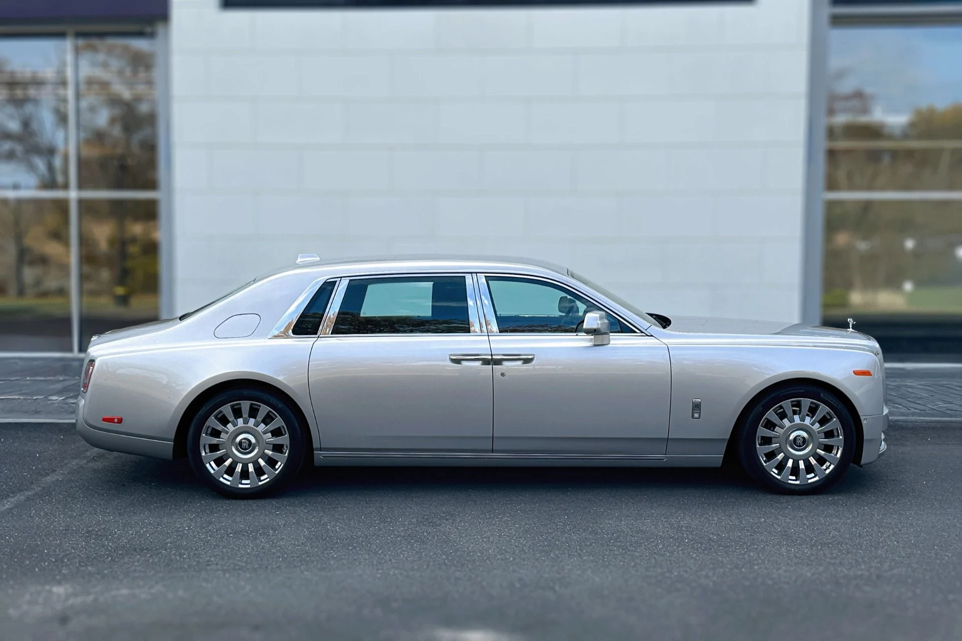 mph002_1300844968_Used_2022_Rolls_Royce_Phantom_EWB_1762892452_966c0d6980