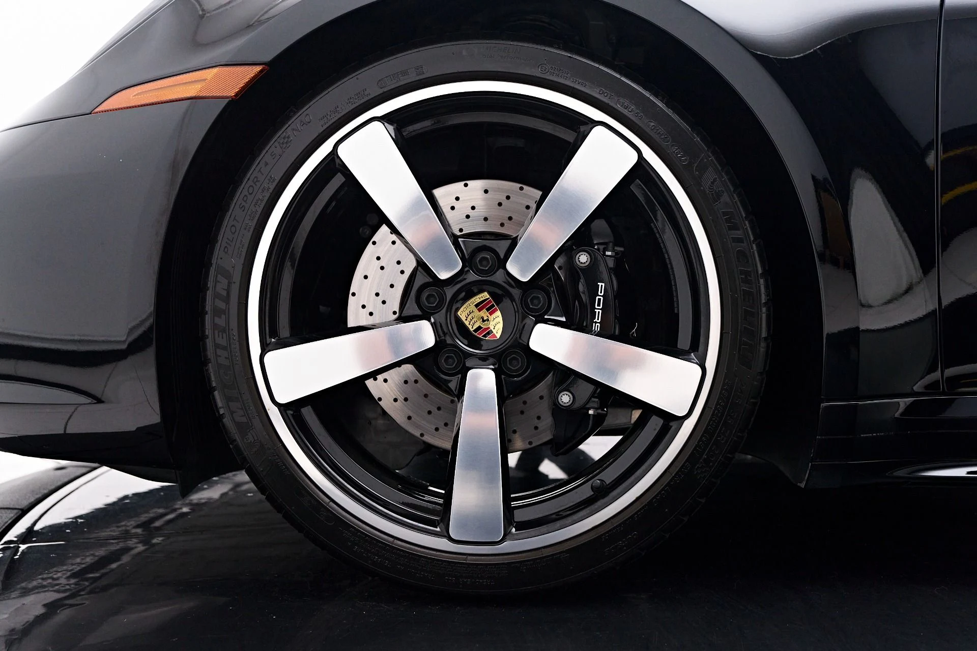 mph002_1301139365_Used_2024_Porsche_911_Carrera_S_1758752789_780270ecba