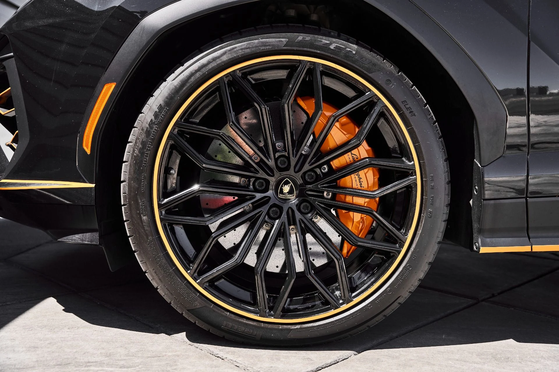 mph002_1314168488_Used_2025_Lamborghini_Urus_SE_1779991965_a573eacff4
