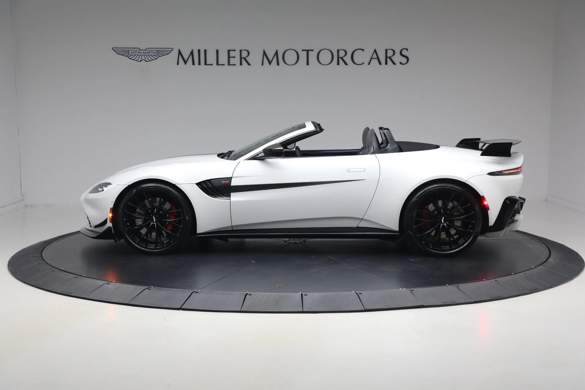 mph002_1320318171_Used_2023_Aston_Martin_Vantage_F1_Edition_1784727117_4fc7ff4e96