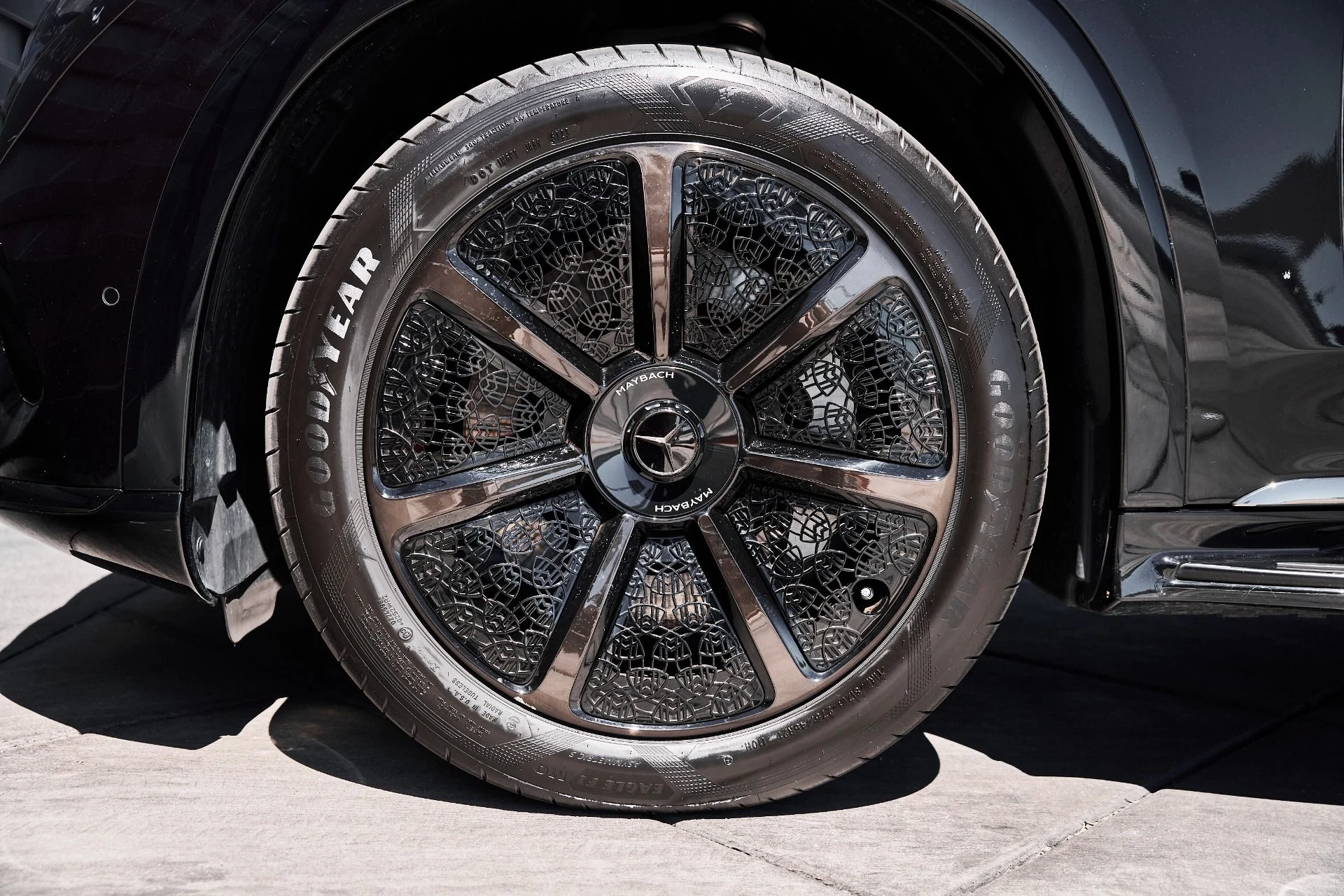 mph002_1327592199_Used_2024_Mercedes_Benz_EQS_Maybach_EQS_680_1775325987_d73174453f