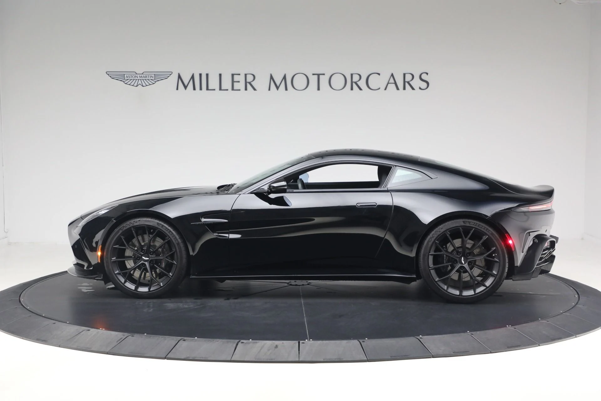 mph002_1327973320_Used_2025_Aston_Martin_Vantage_1790186277_95265e2957
