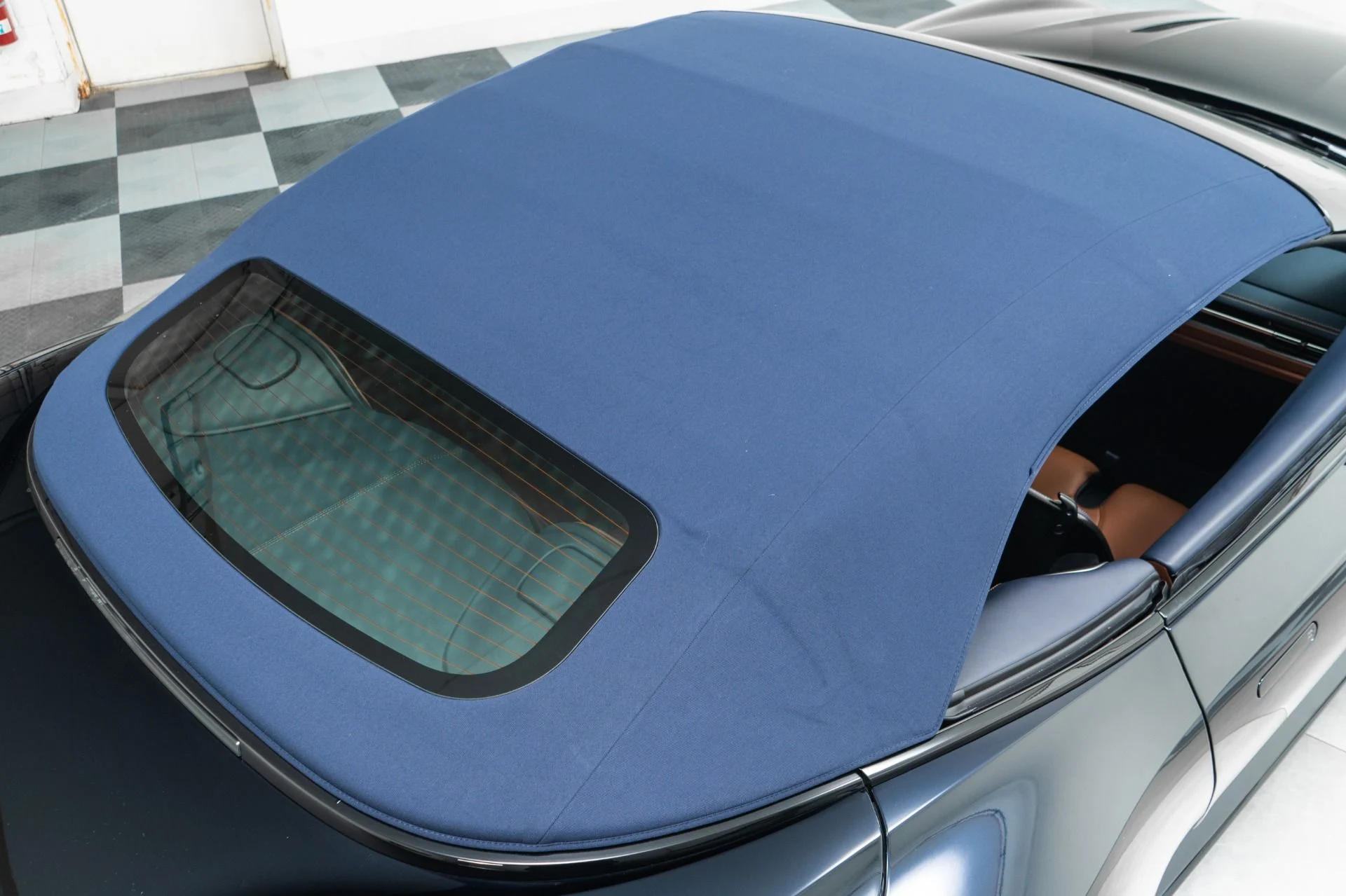 mph002_1329054550_Used_2025_Aston_Martin_DB_12_Volante_1753885480_f3b5e18871
