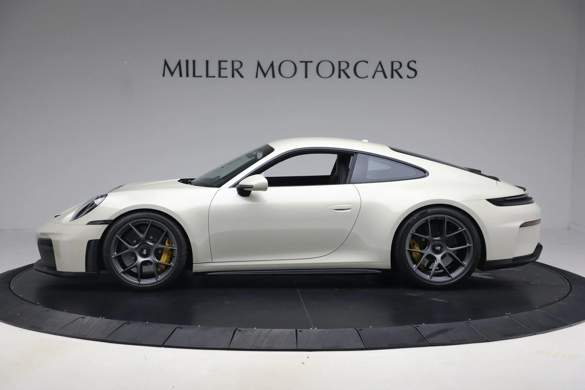 mph002_1330139969_Used_2026_Porsche_911_GT_3_Touring_1791237531_ae1d5f3531