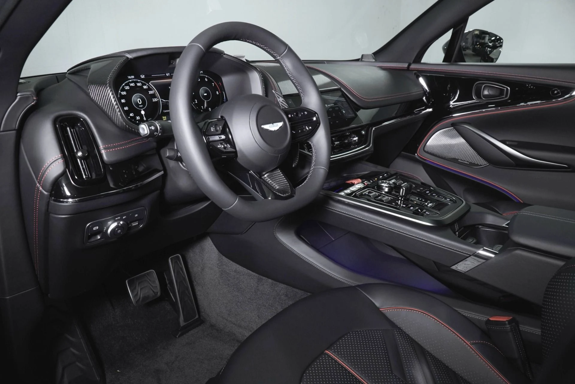 mph002_1338679767_New_2026_Aston_Martin_DBX_S_1781900282_79a151163a