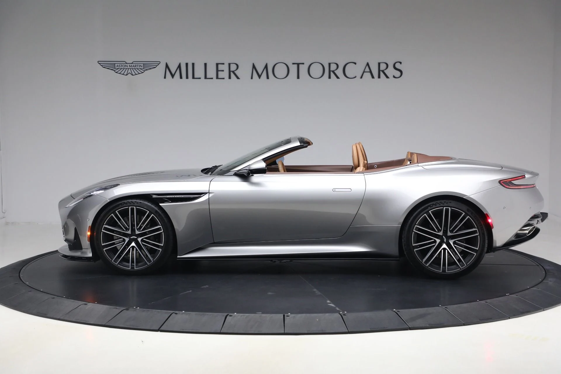 mph002_134136101_Used_2024_Aston_Martin_DB_12_Volante_1792860584_71134c0208