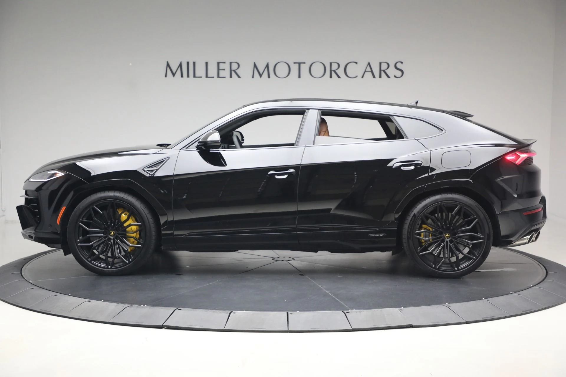 mph002_1341394876_Used_2025_Lamborghini_Urus_SE_1779826713_dcb7396de0