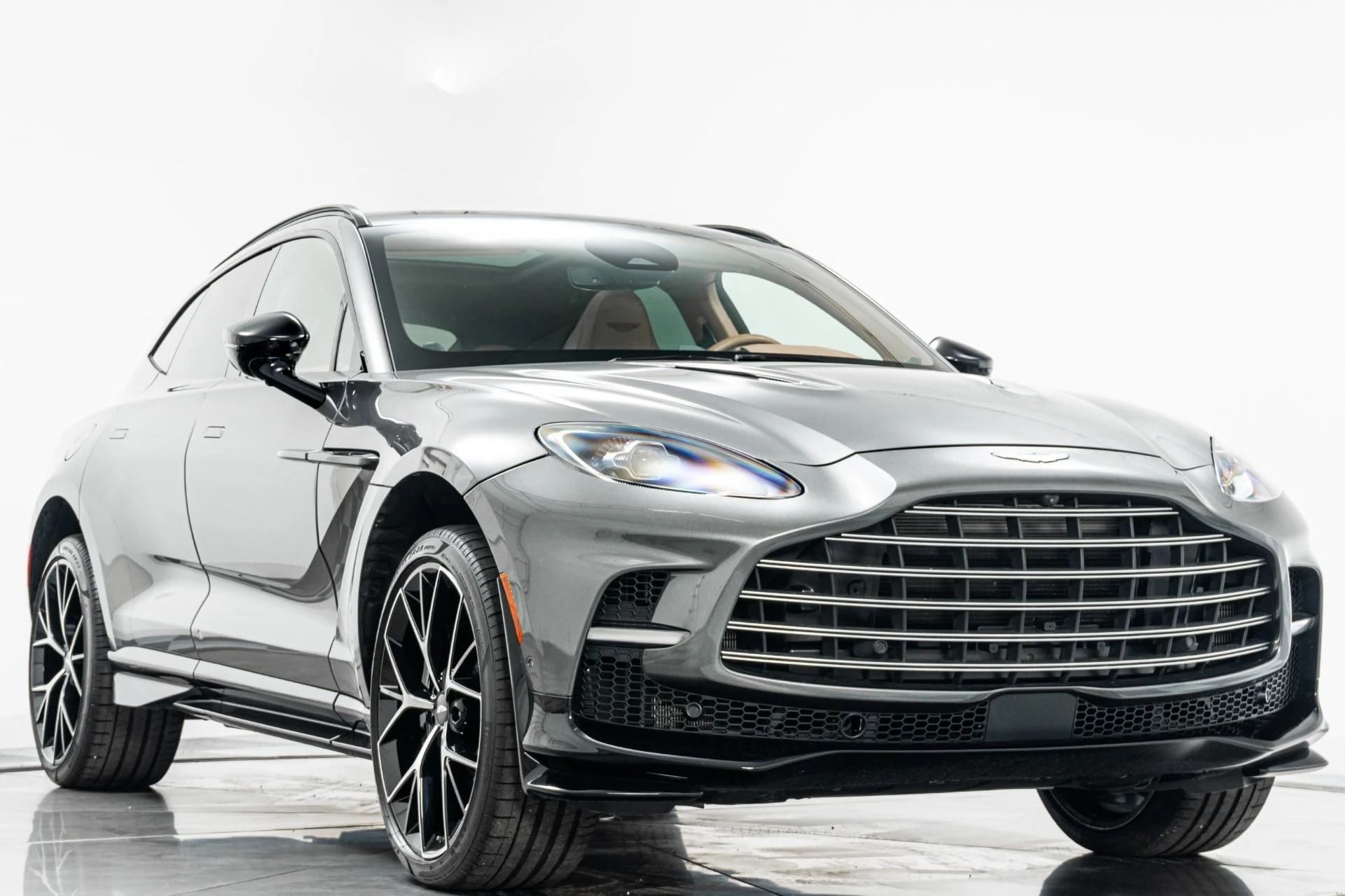 mph002_1349034198_Used_2025_Aston_Martin_DBX_707_1780350121_4bbc6973fe