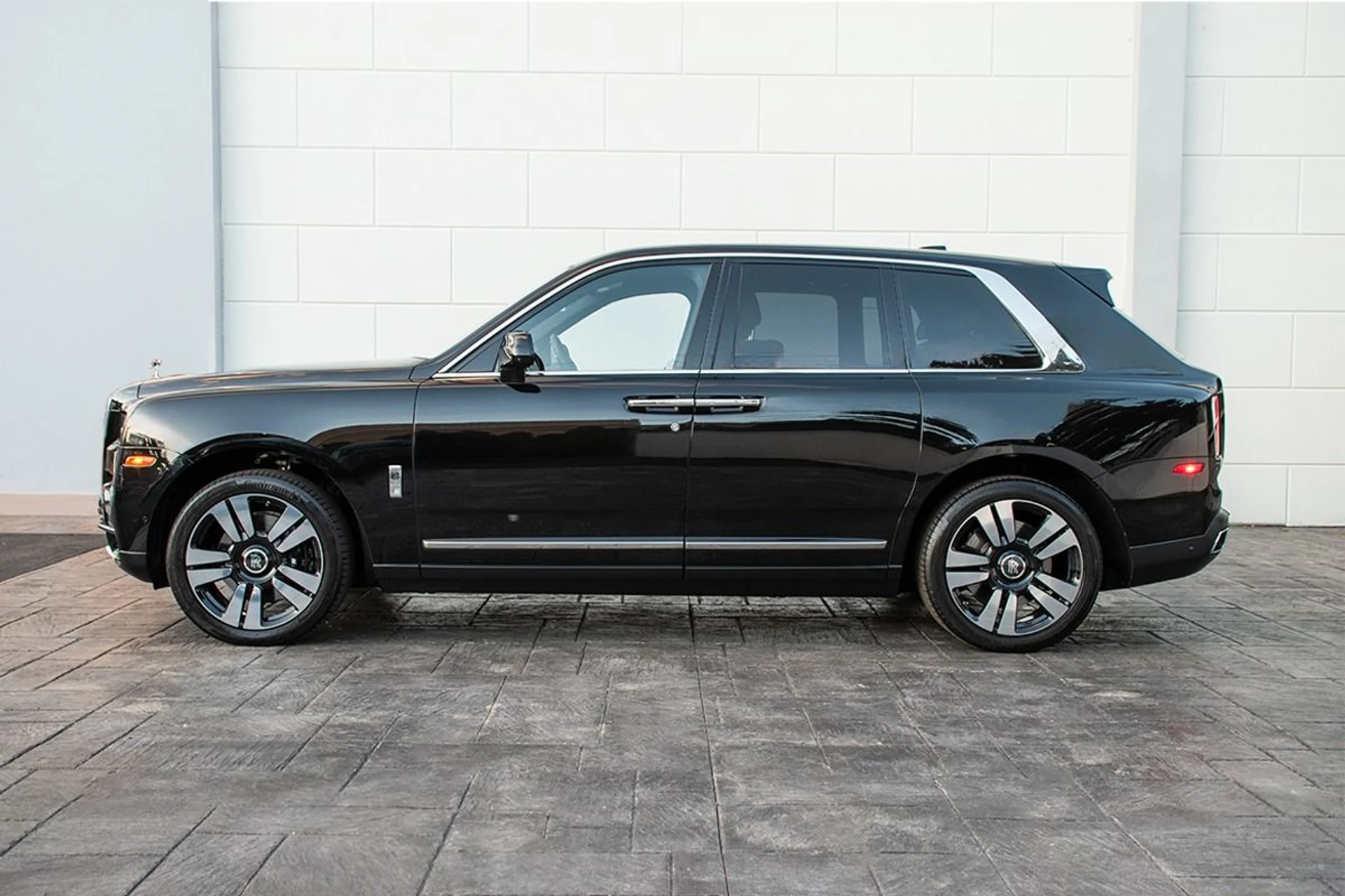 mph002_1362344492_Used_2019_Rolls_Royce_Cullinan_1739029975_9954e7e2d9
