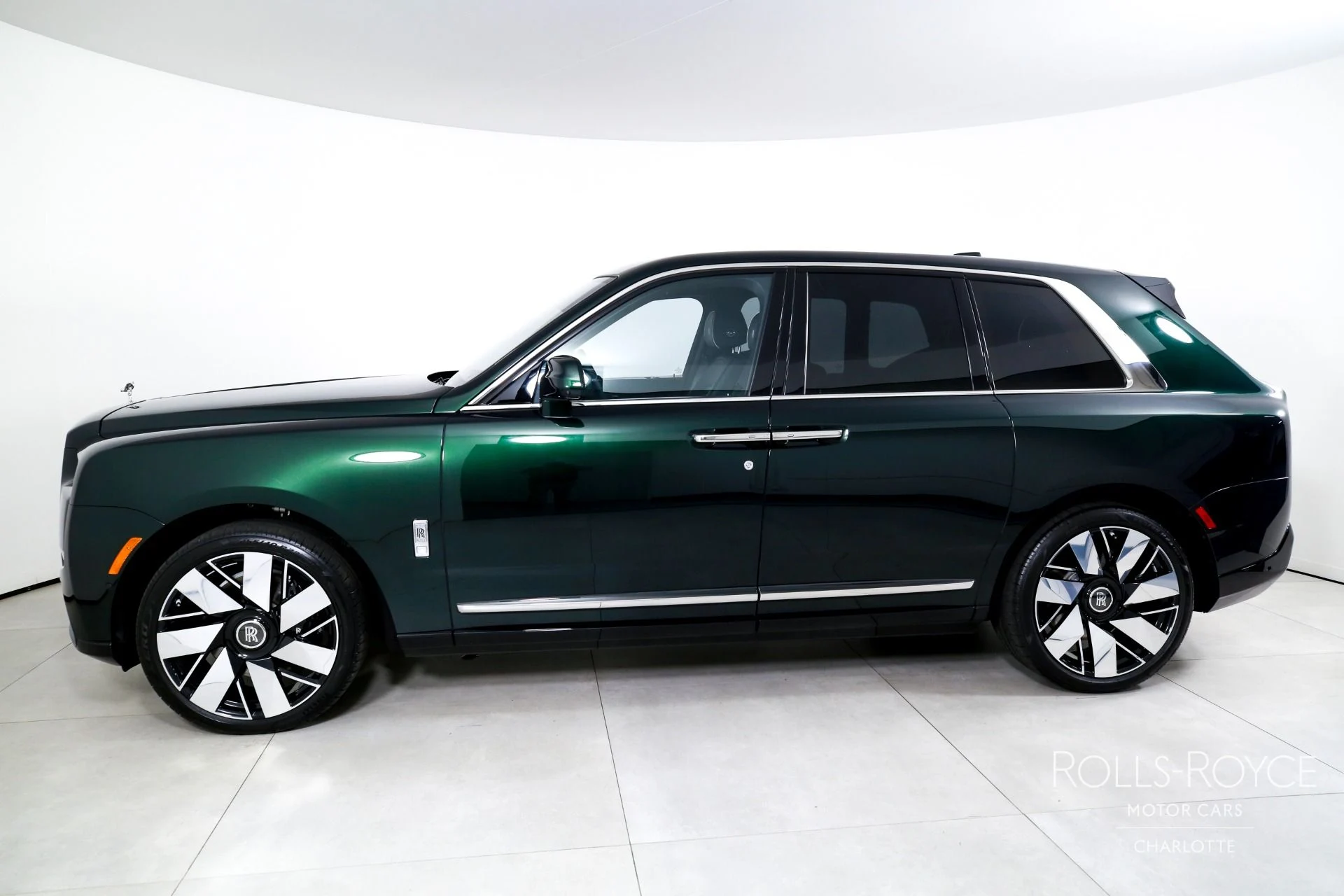 mph002_1367050427_Used_2026_Rolls_Royce_Cullinan_1782492923_4e65b1e50b