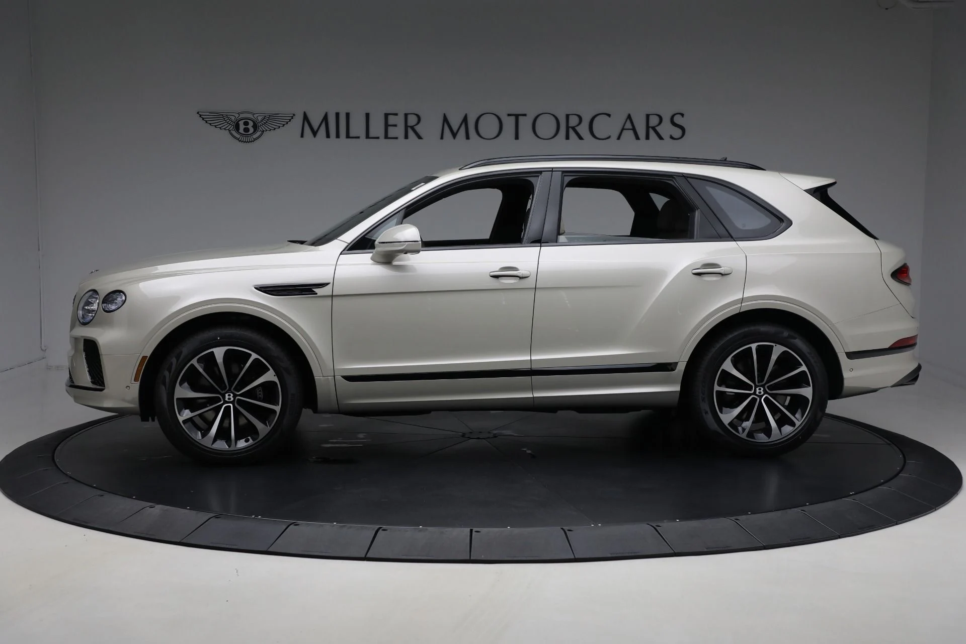 mph002_1375885915_New_2025_Bentley_Bentayga_V8_409d37f682