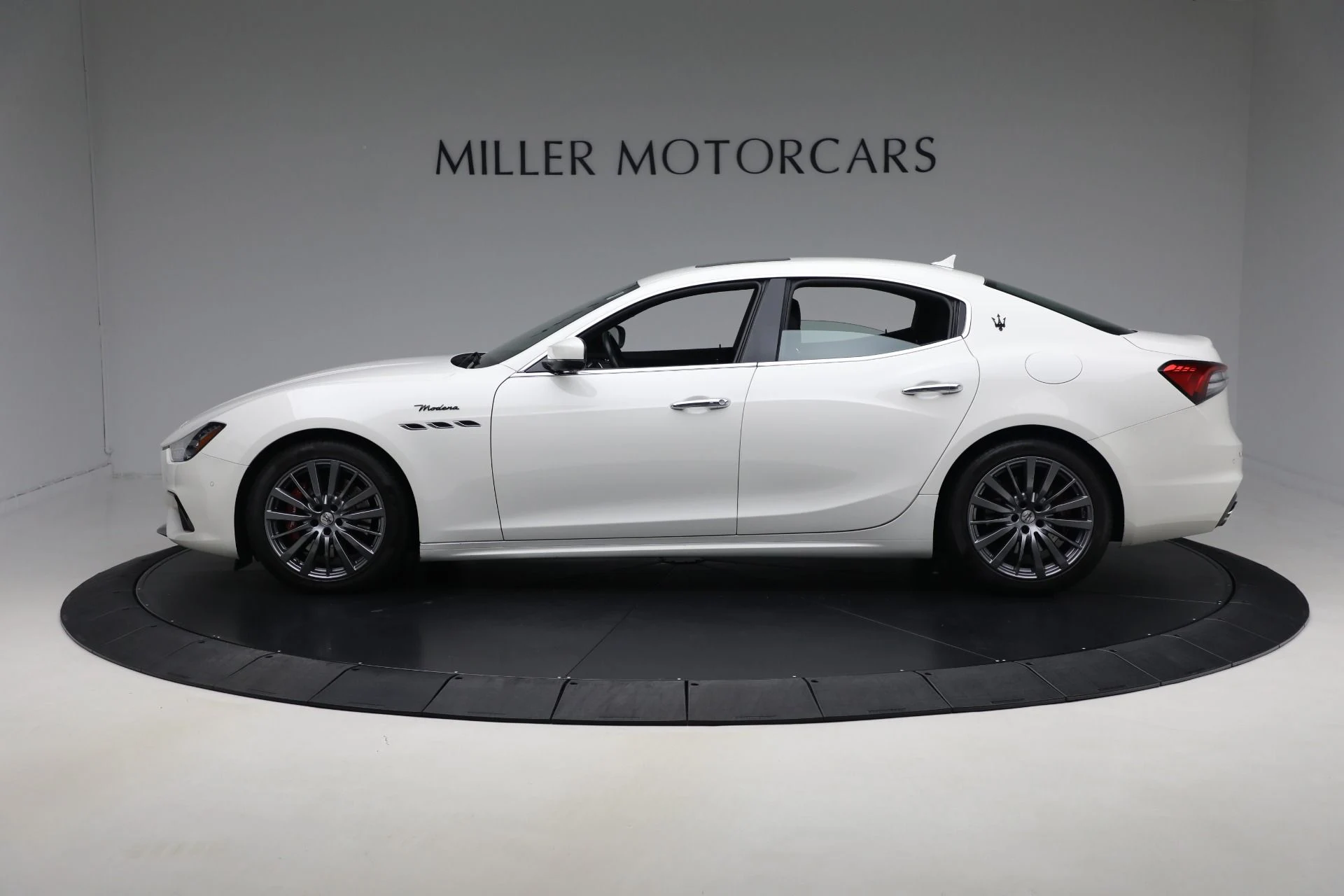 mph002_1382261639_Used_2022_Maserati_Ghibli_Modena_Q4_9761b9180e