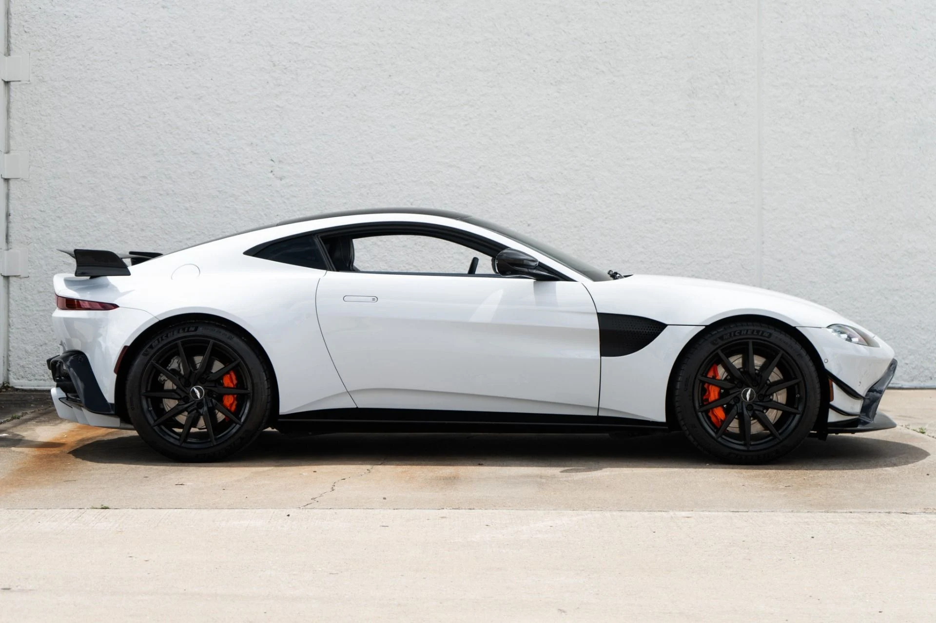 mph002_1384518763_Used_2019_Aston_Martin_Vantage_1777043829_92f0656090