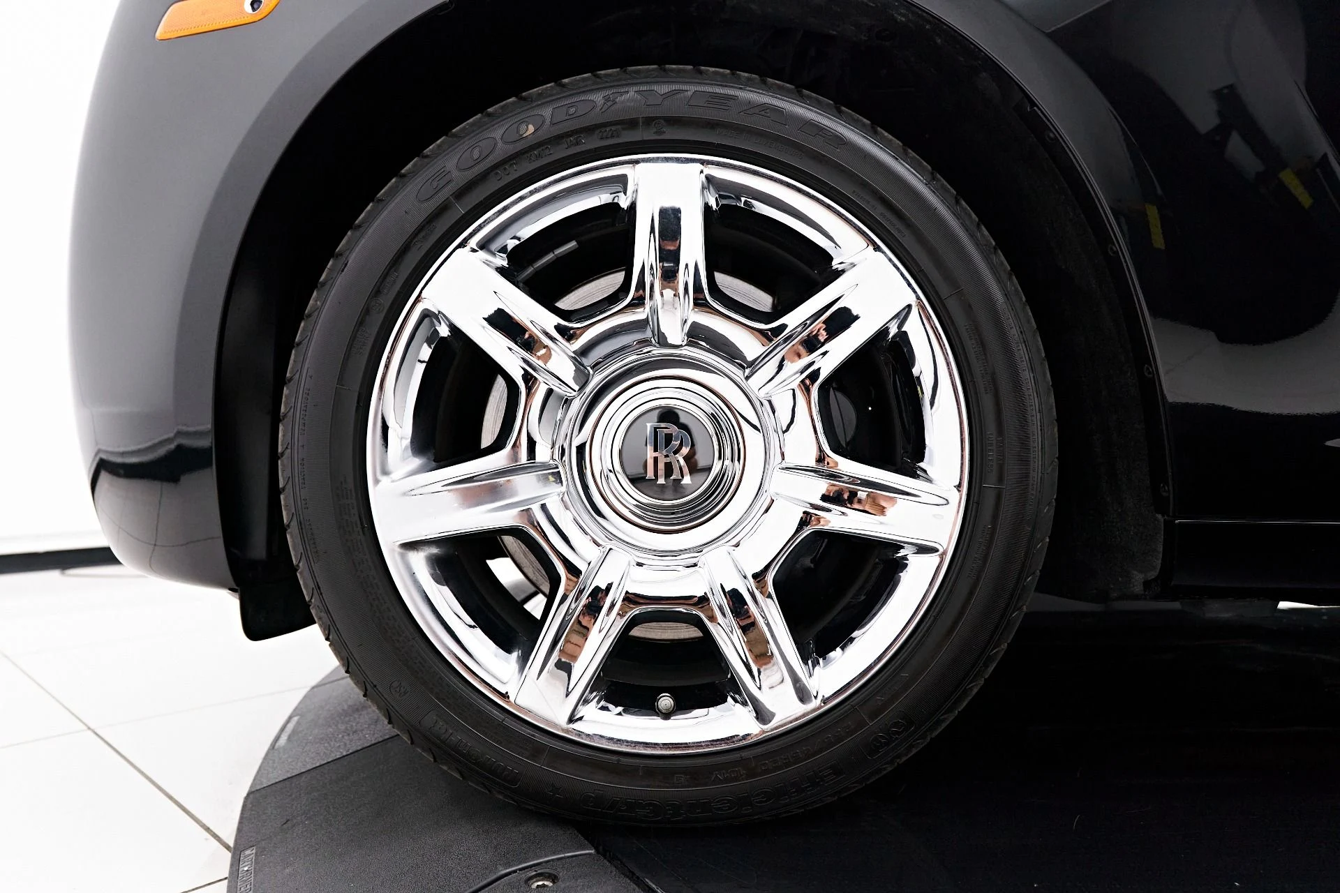 mph002_1401449505_Used_2012_Rolls_Royce_Ghost_Base_1690494640_022dd2cc2a
