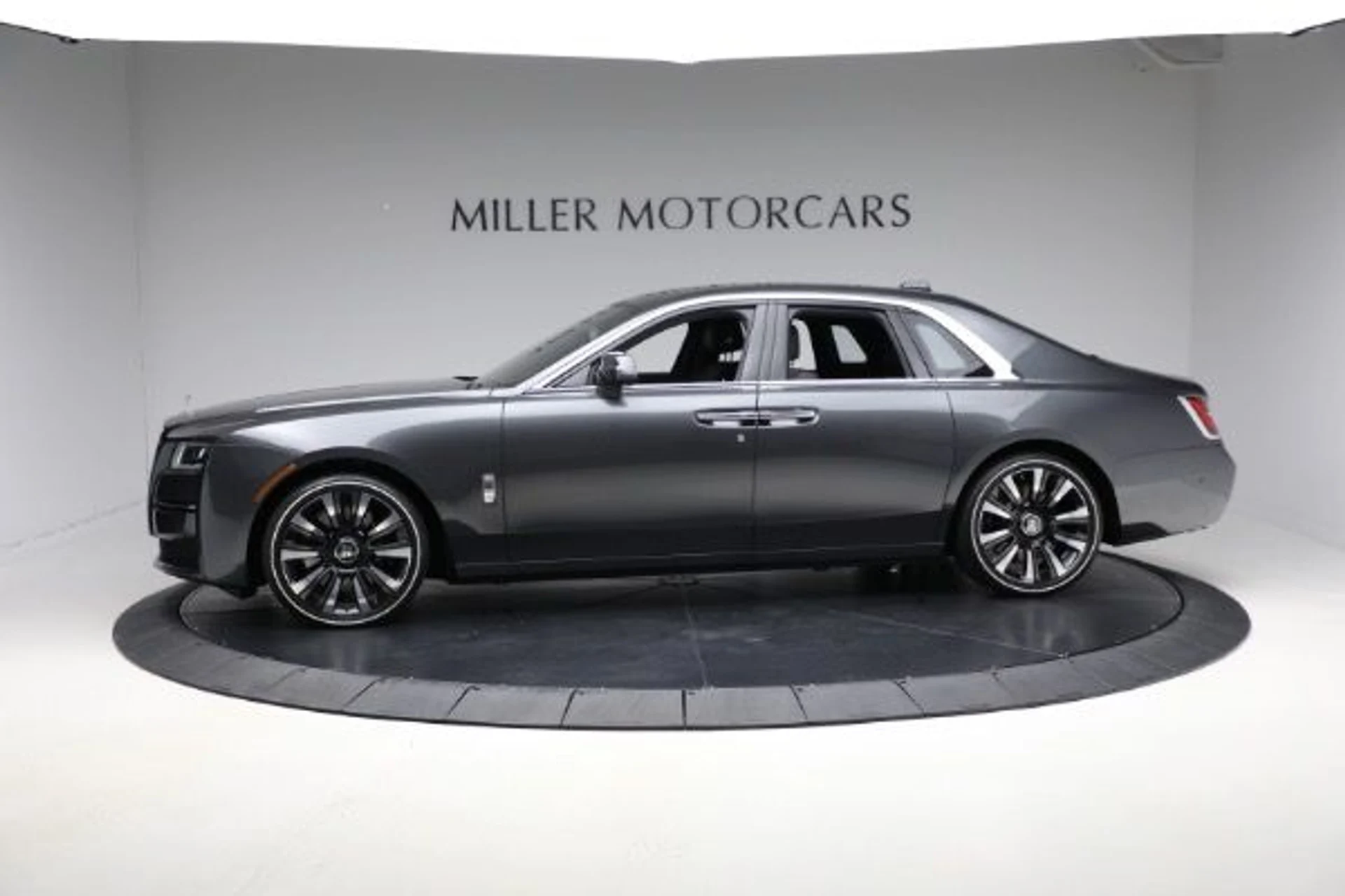 mph002_1403554430_Used_2024_Rolls_Royce_Ghost_dff4642d27