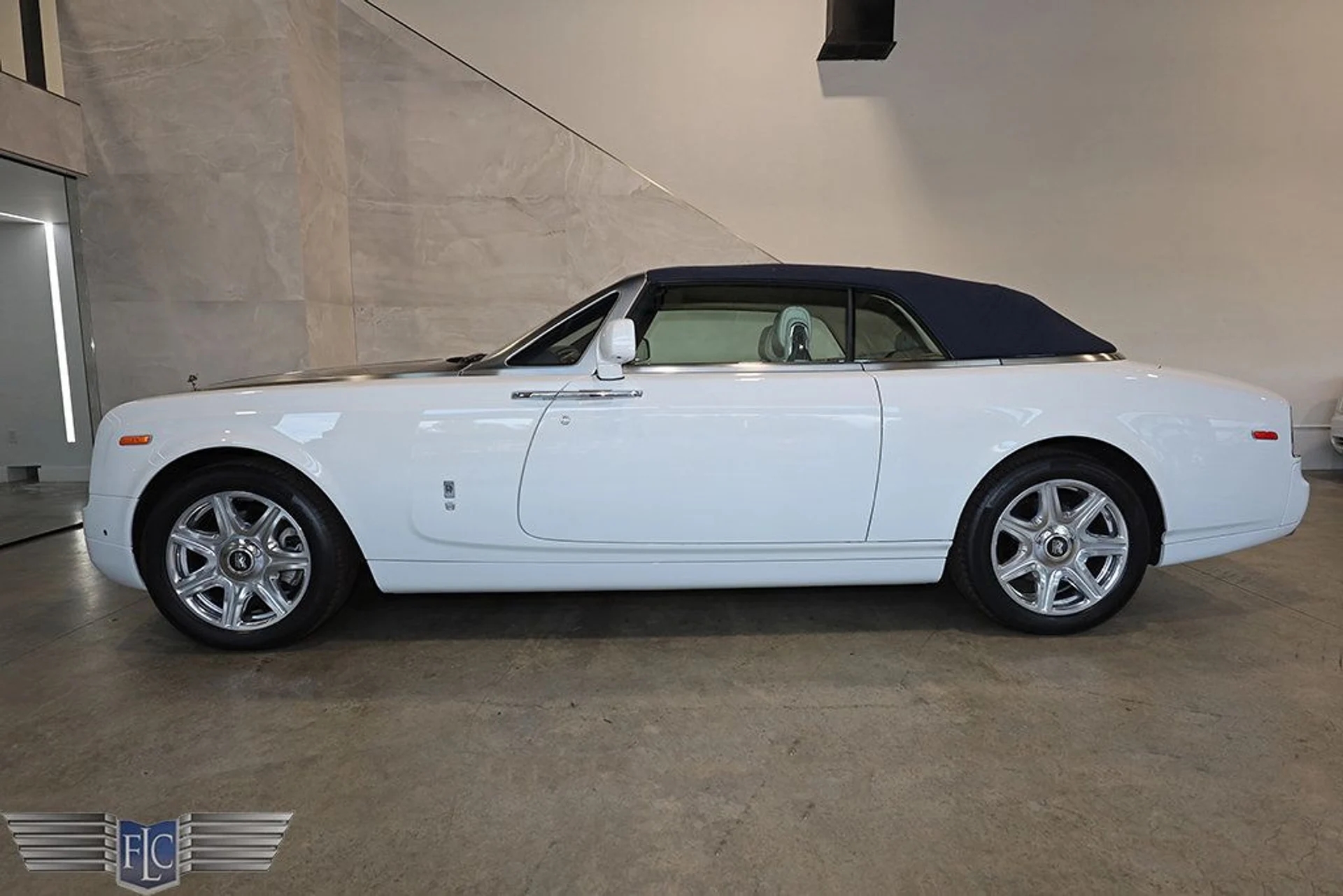 mph002_1405187947_used_2014_rolls_royce_phantom_drophead_coupe_9689_22941725_3_1024_1cfce0e331