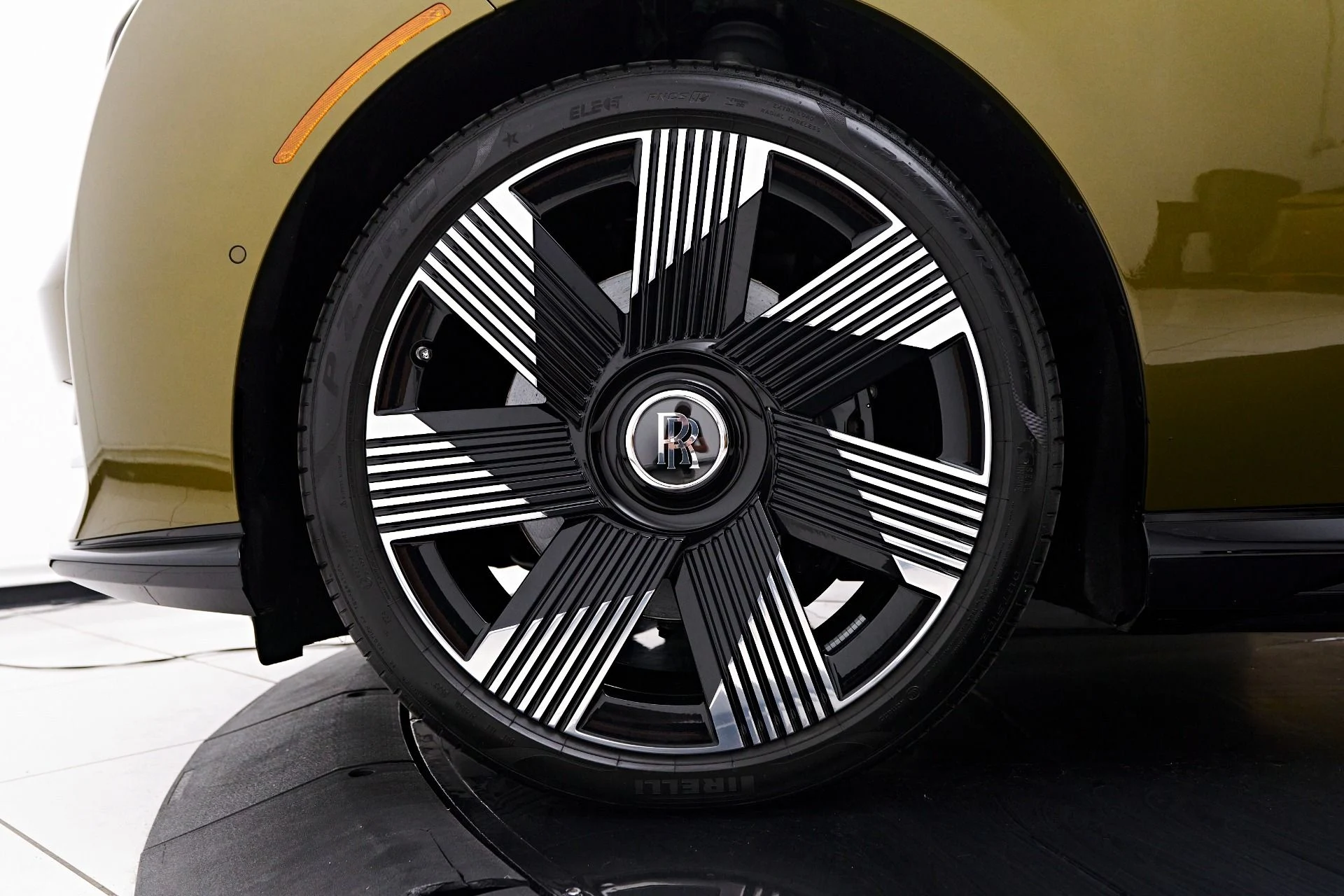 mph002_1409291286_Used_2024_Rolls_Royce_Spectre_1753235090_a1204491bf