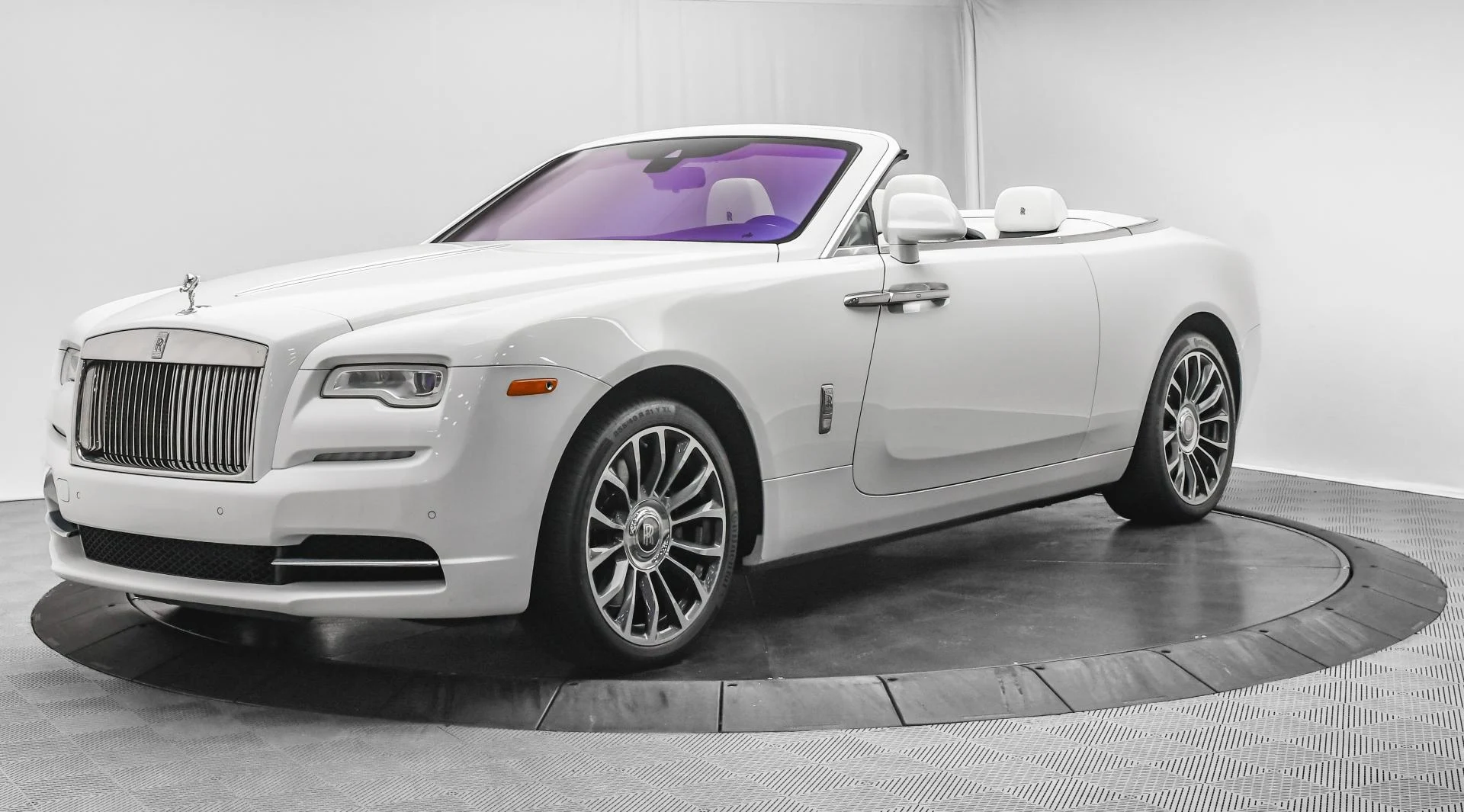 mph002_142807524_Used_2021_Rolls_Royce_Dawn_1755677014_5d60068991