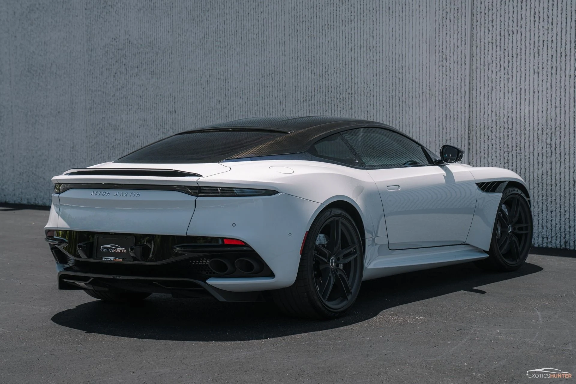 mph002_1430904414_Used_2019_Aston_Martin_DBS_Superleggera_in_White_Stone_w_Carbon_Exterior_1755546225_77771a2288