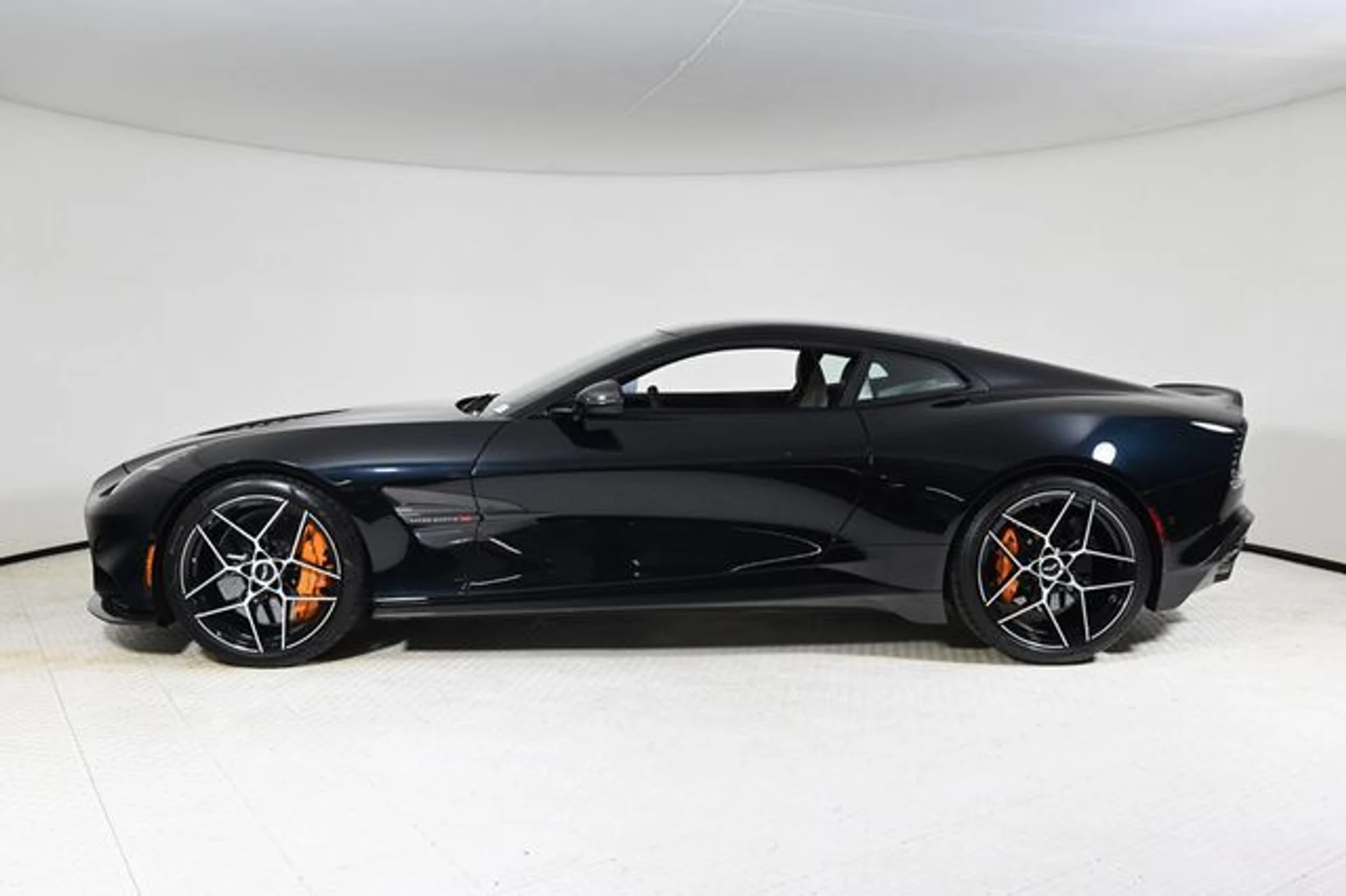 mph002_1441705556_new_2025_aston_martin_vanquish_coupe_11350_22854857_2_640_7b41e2c230
