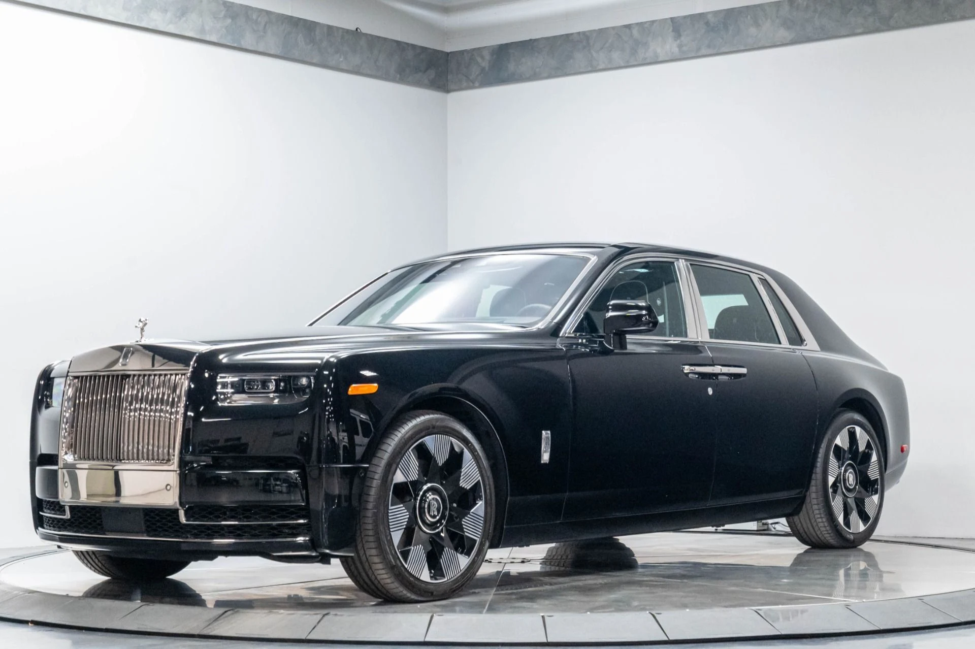 mph002_145458490_Used_2024_Rolls_Royce_Phantom_1786998181_f77c39ad39