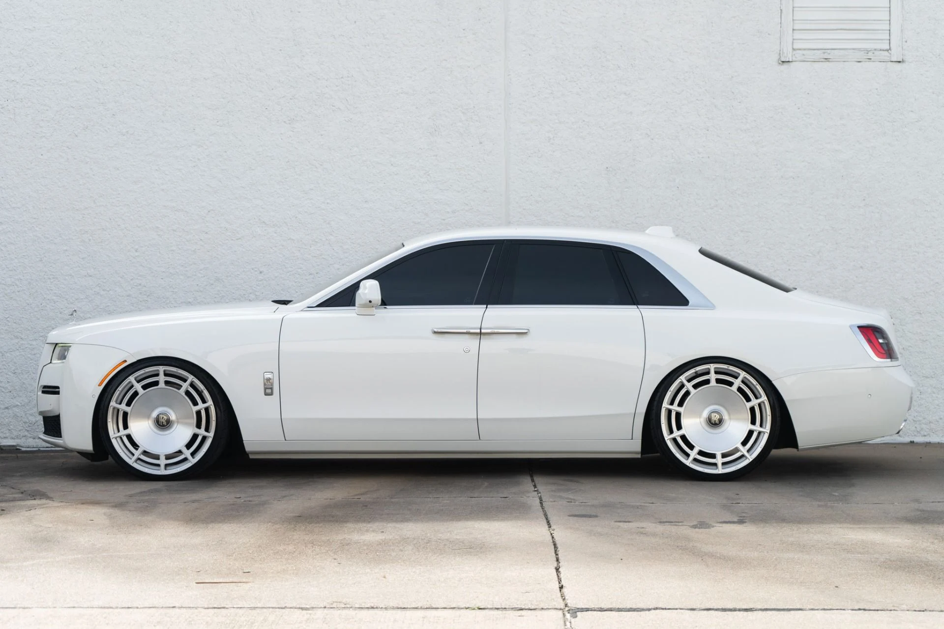 mph002_1454704459_Used_2022_Rolls_Royce_Ghost_1771452003_0db48102fe