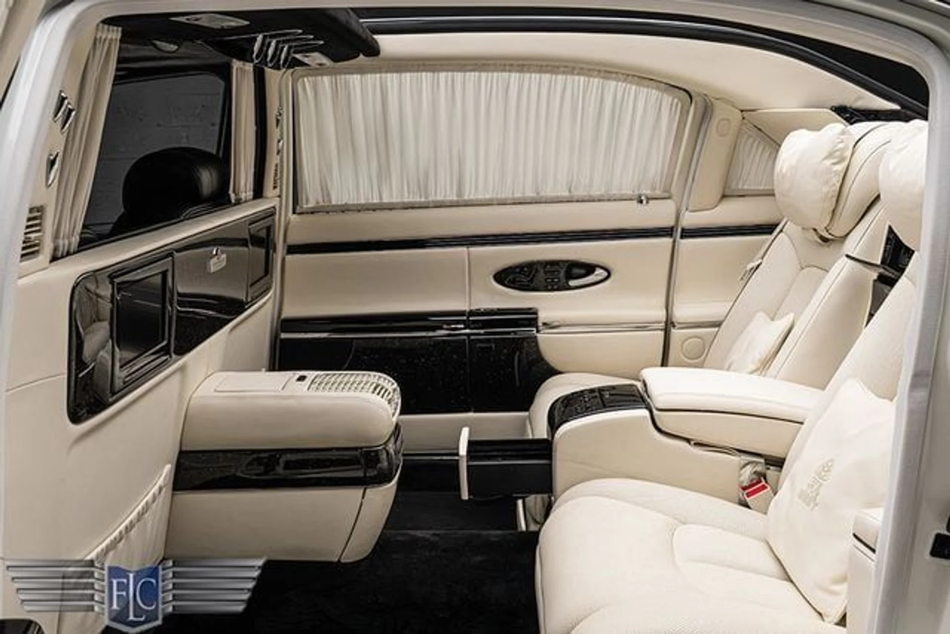 mph002_1466289123_used_2009_maybach_landaulet_s_9689_23032482_7_640_e591c3ae29